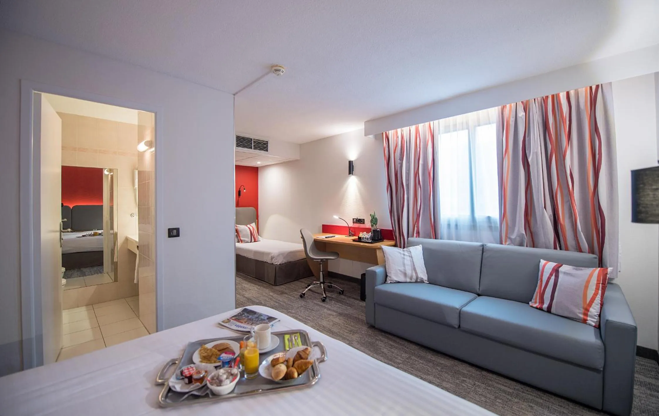 Photo of the whole room, Bed in Promotel