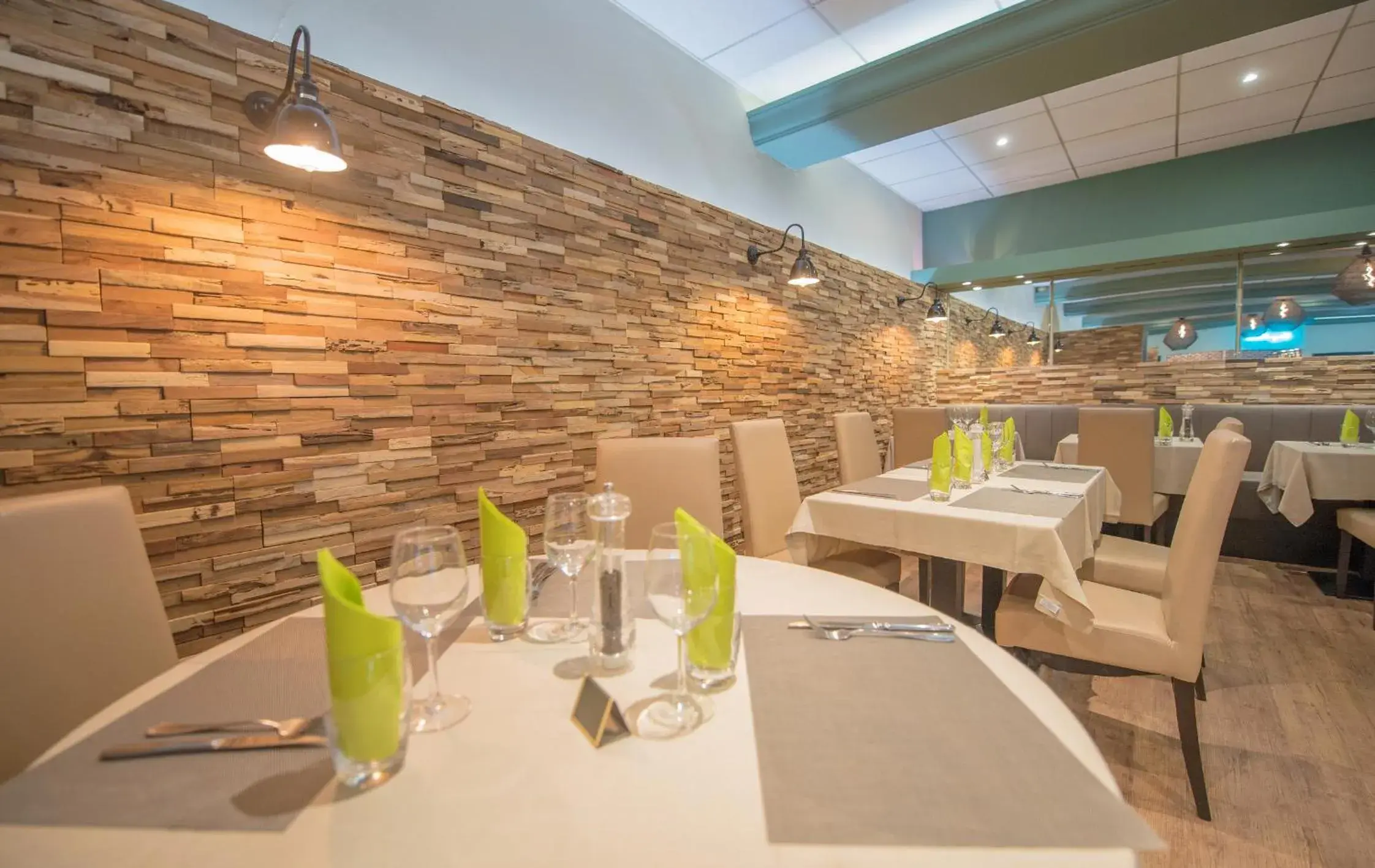 Restaurant/places to eat in Promotel Restaurant/places to eat in Promotel