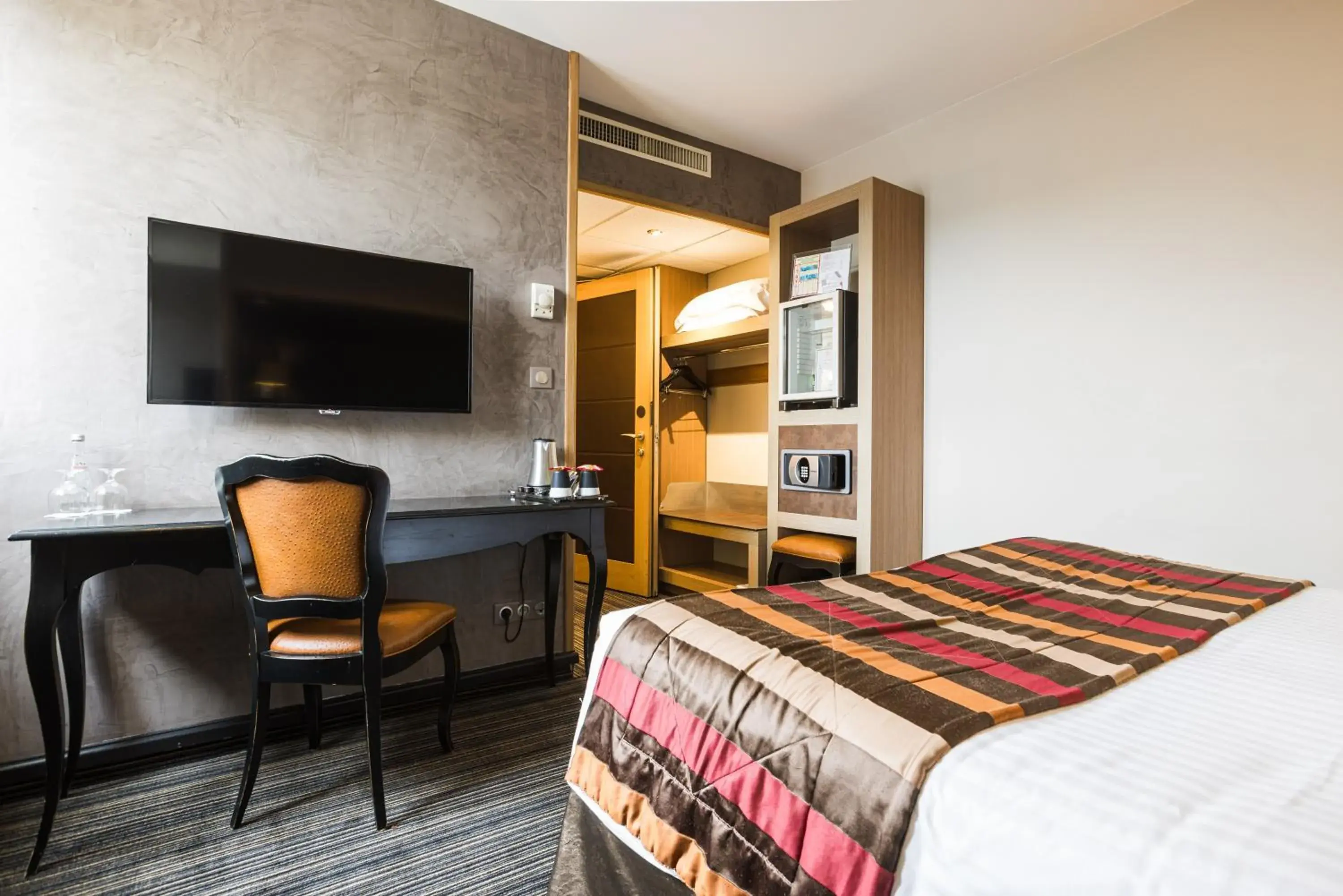 Small Double Room in Plaza Madeleine & Spa Small Double Room in Plaza Madeleine & Spa