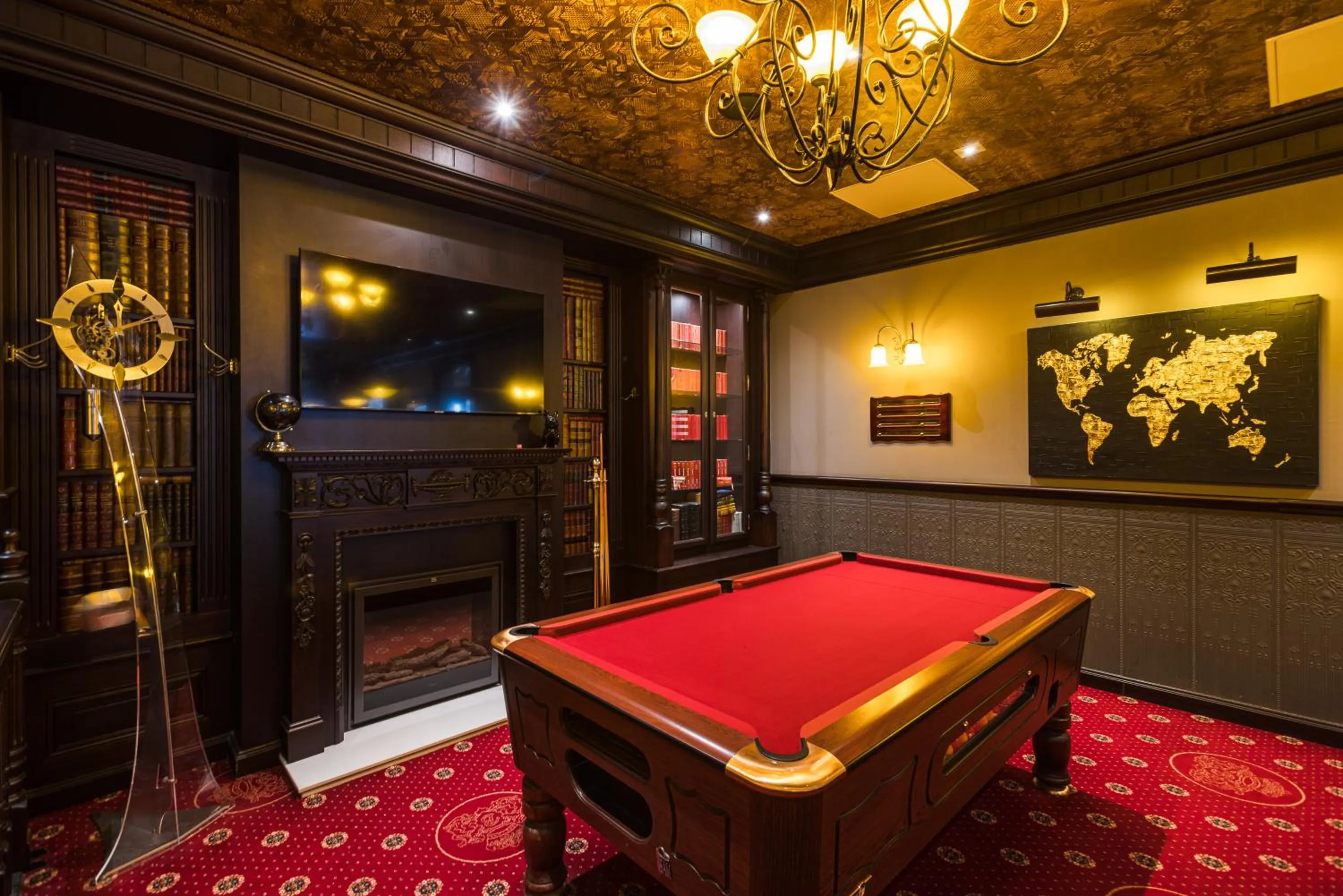 Billiard in Plaza Madeleine & Spa