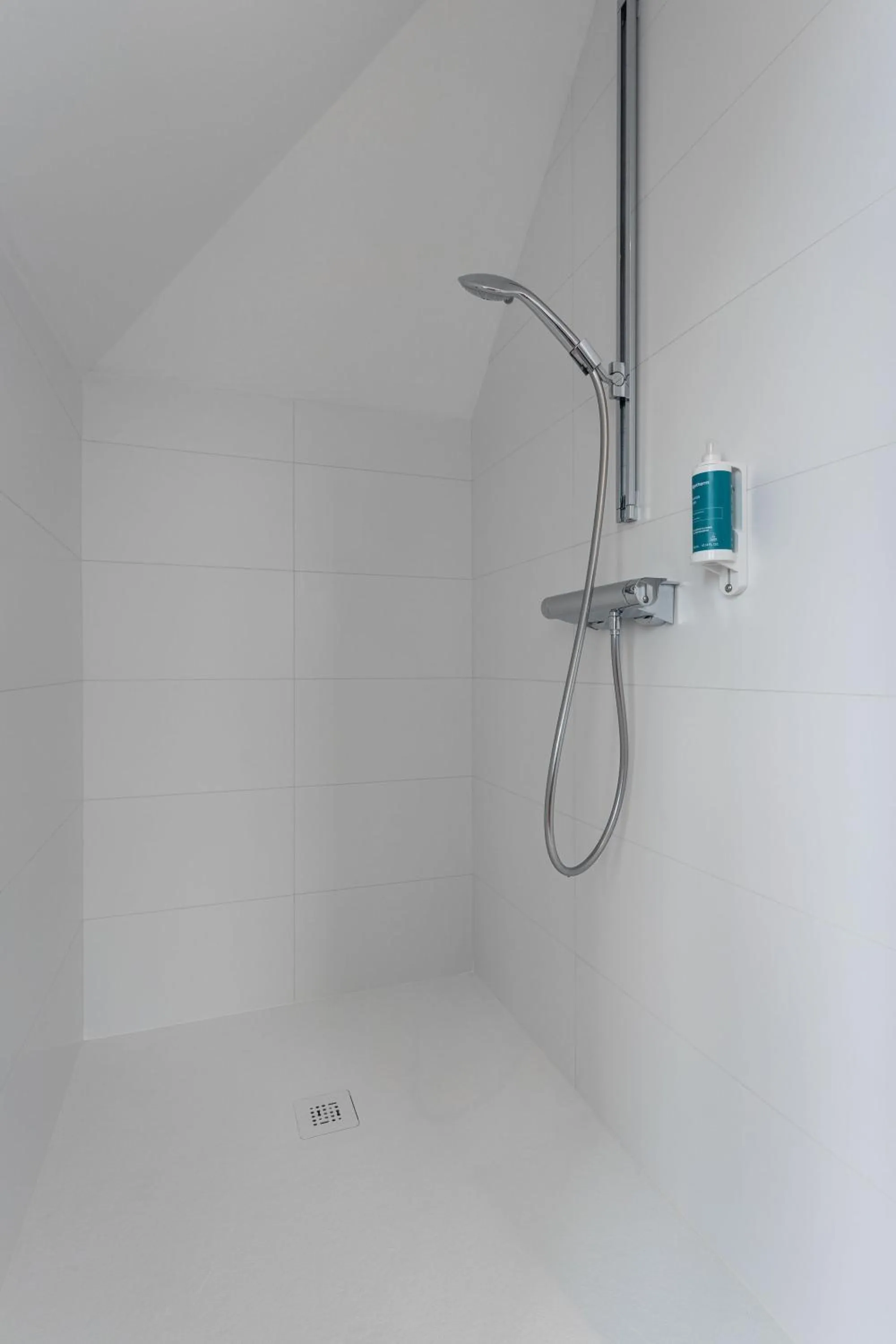 Shower in Hôtel Spa De La Citadelle Lorient