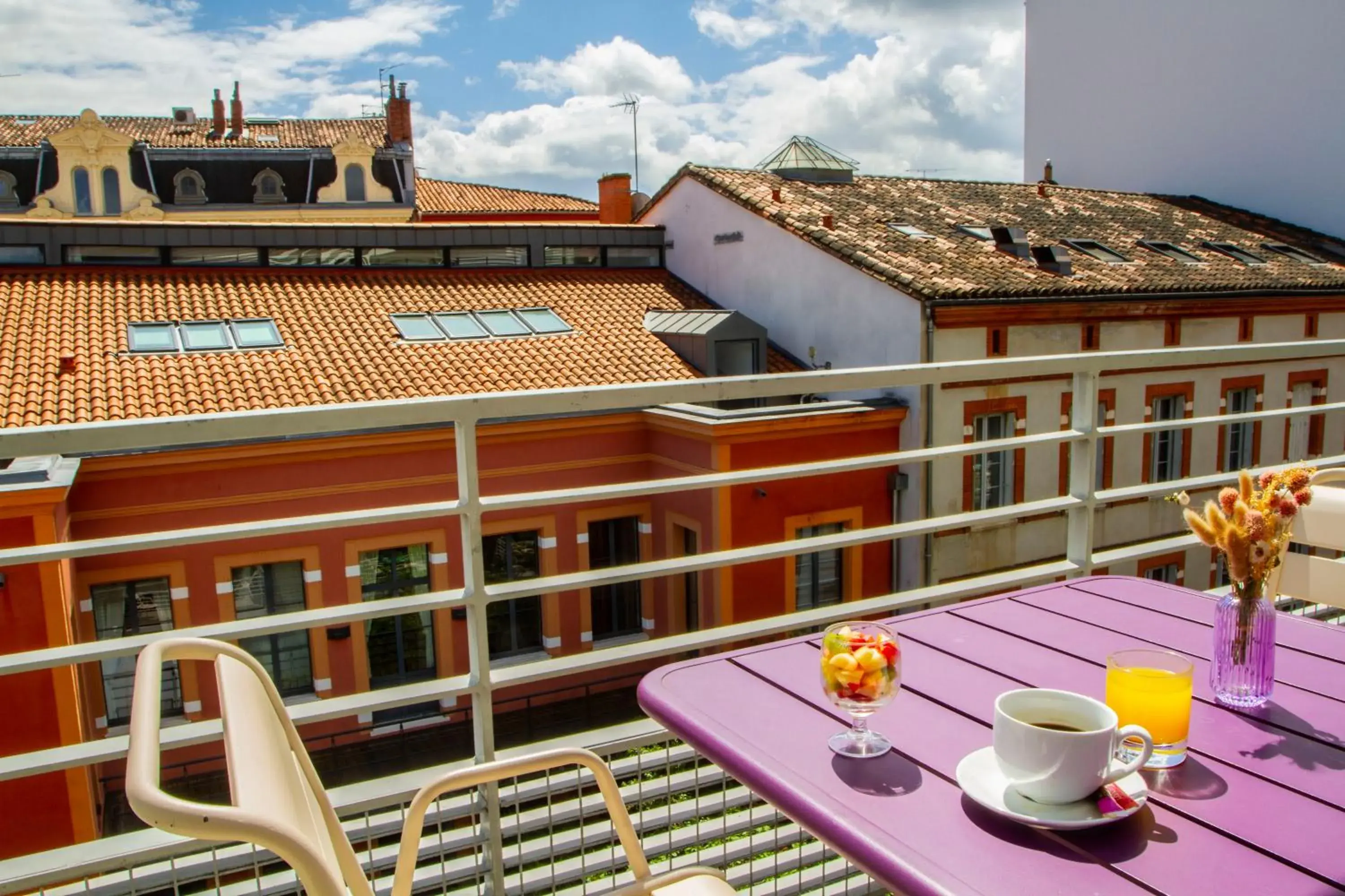 Inner courtyard view in Appart Hôtel Clément Ader Inner courtyard view in Appart Hôtel Clément Ader