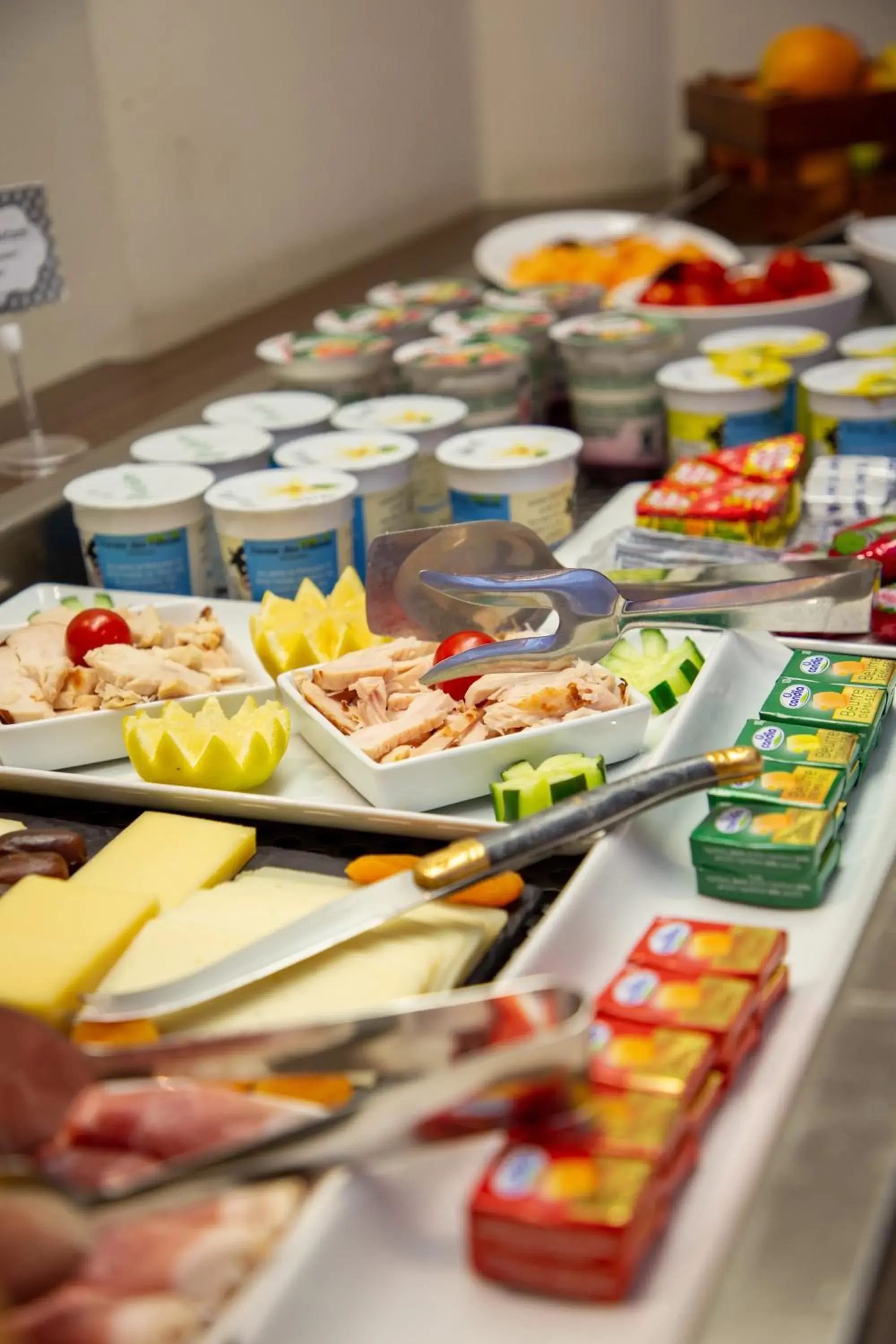 Buffet breakfast in Appart Hôtel Clément Ader Buffet breakfast in Appart Hôtel Clément Ader