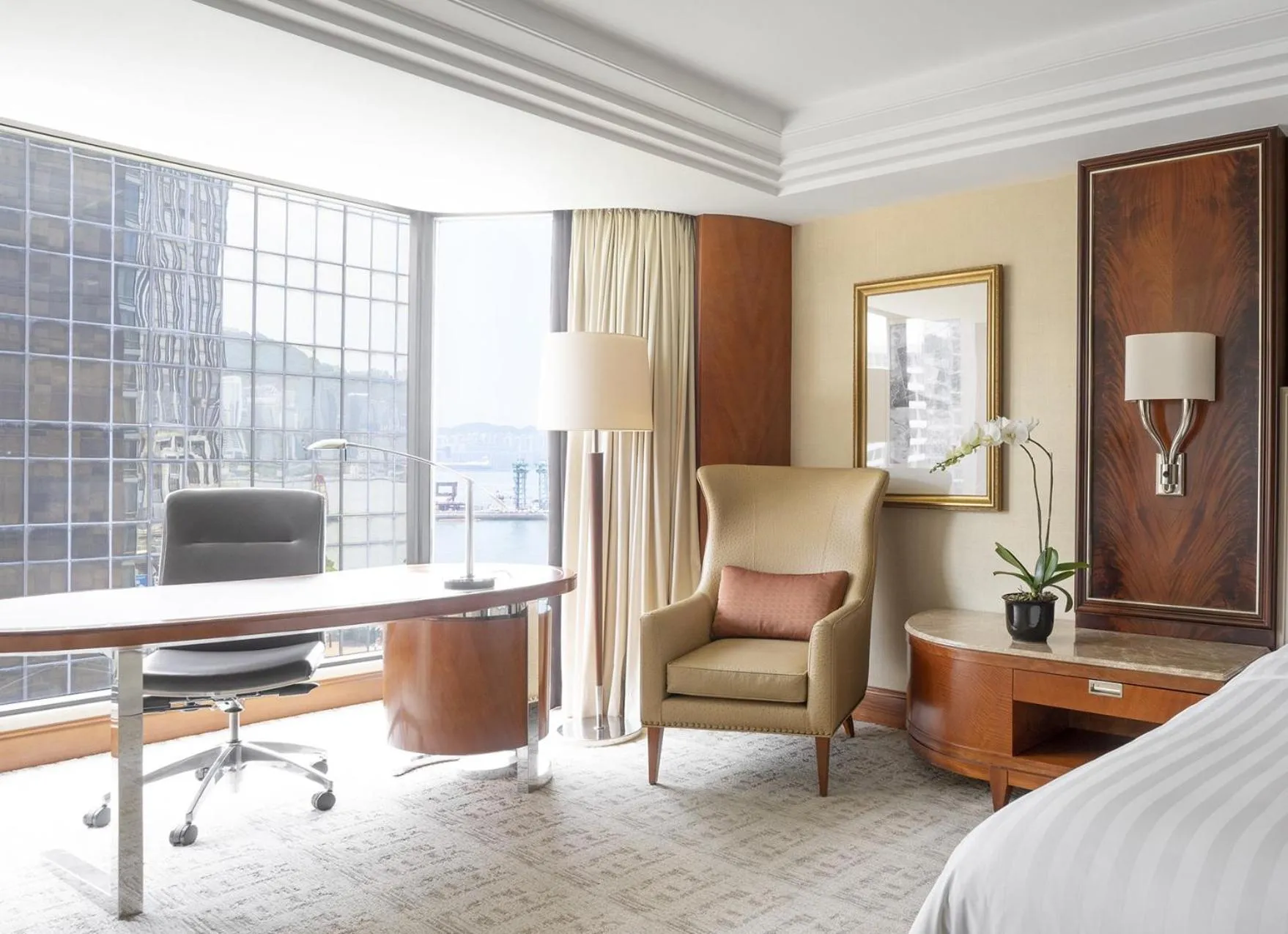 View (from property/room), Bed in Kowloon Shangri-La, Hong Kong