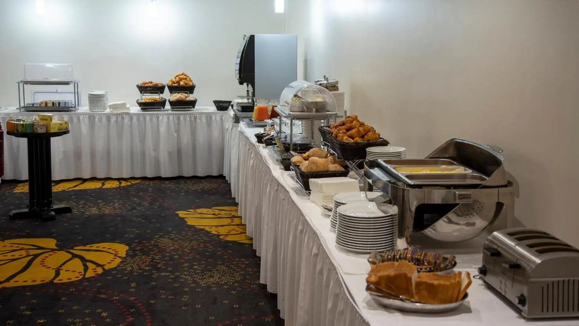 Restaurant/places to eat in Hôtel Paradis Restaurant/places to eat in Hôtel Paradis