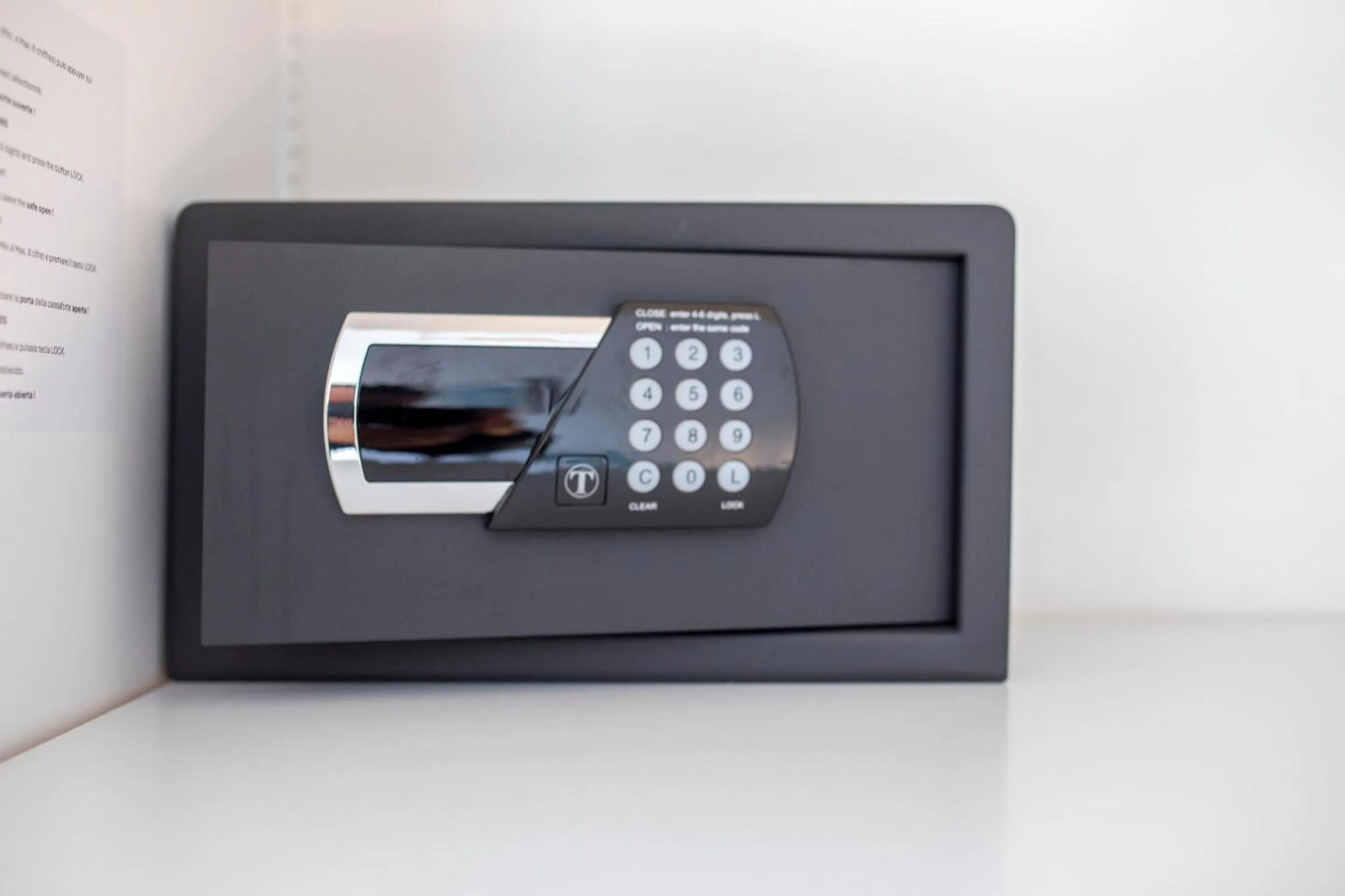 safe in Hôtel Paradis