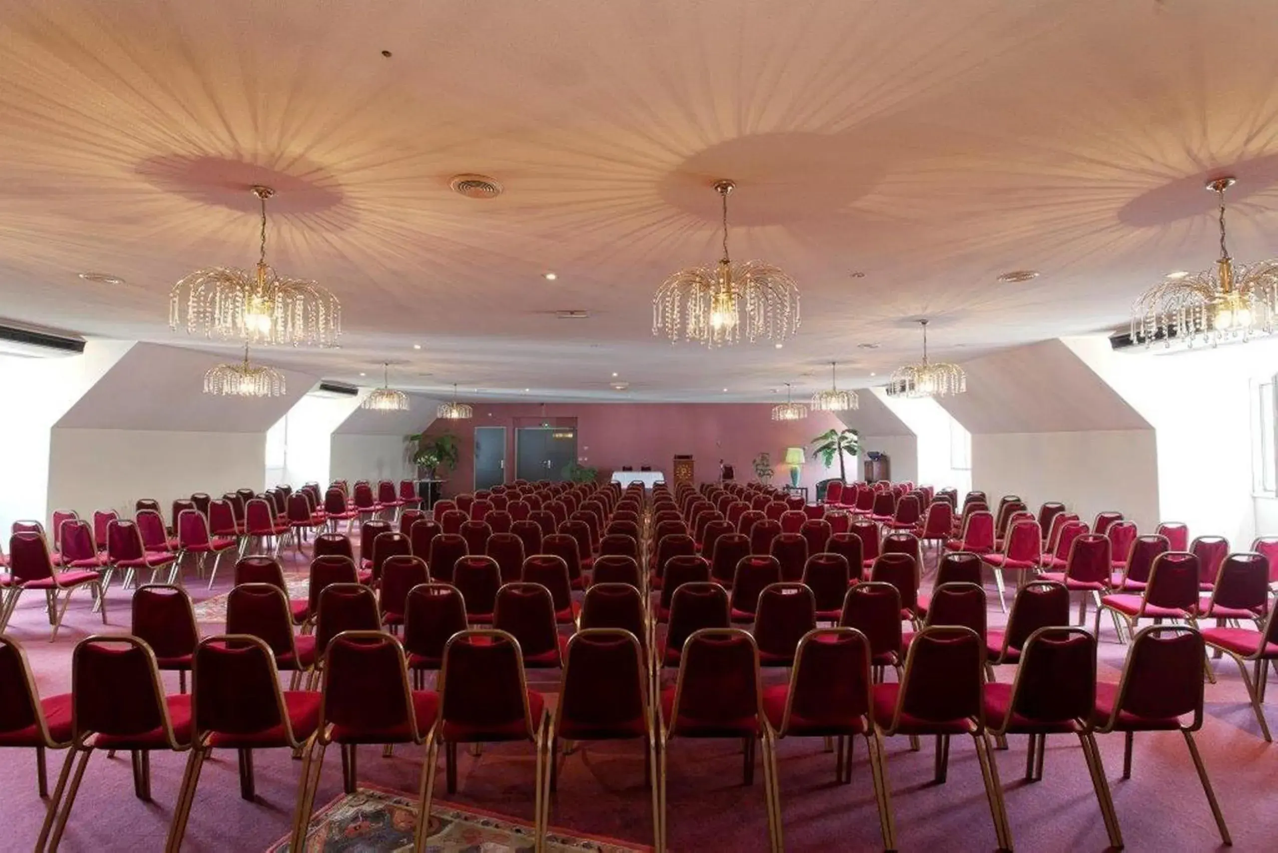 Property building in Hôtel Paradis Property building in Hôtel Paradis