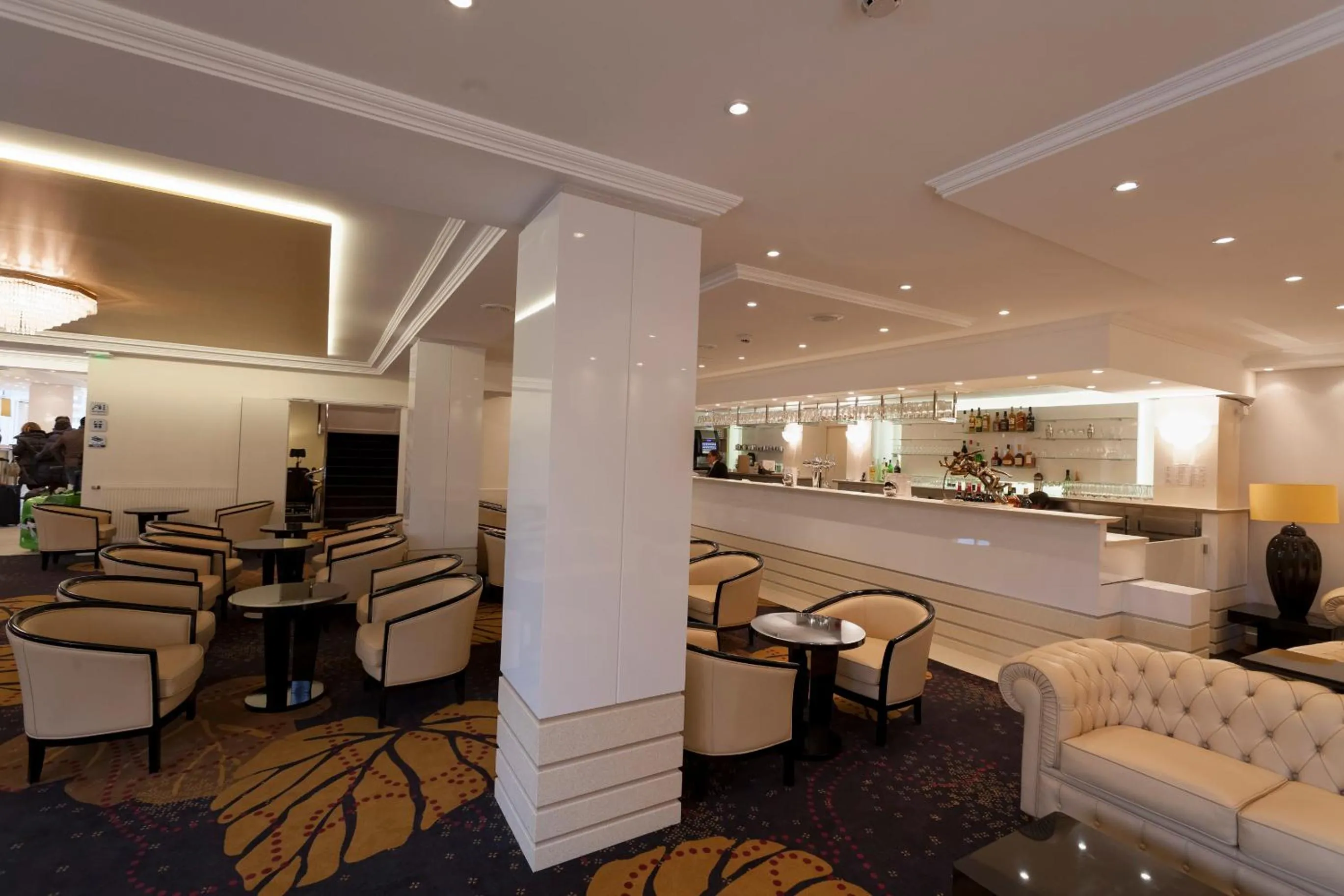 Property building in Hôtel Paradis