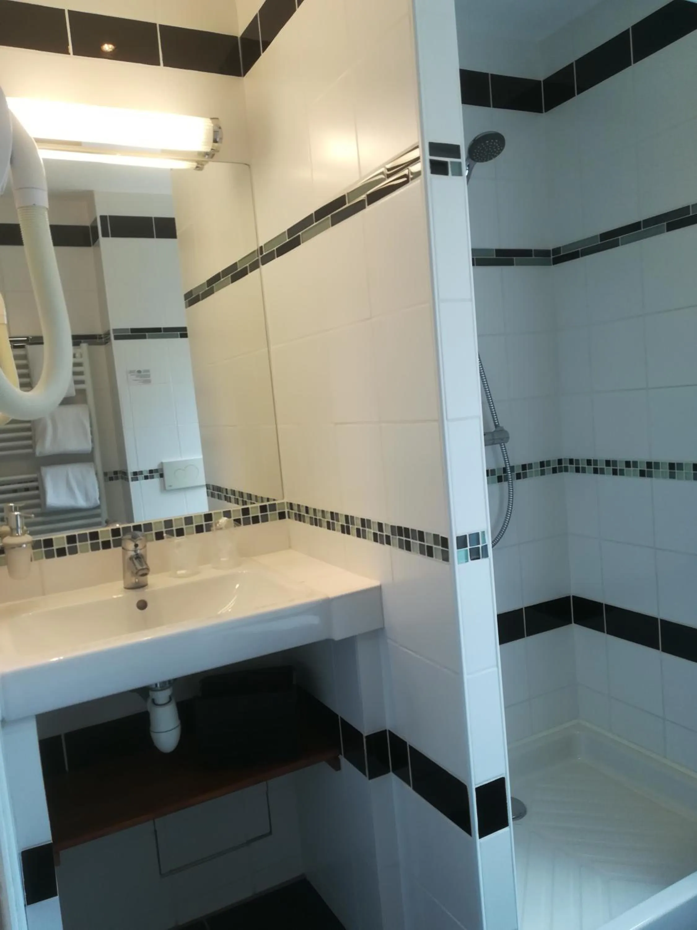 Bathroom in France Hôtel