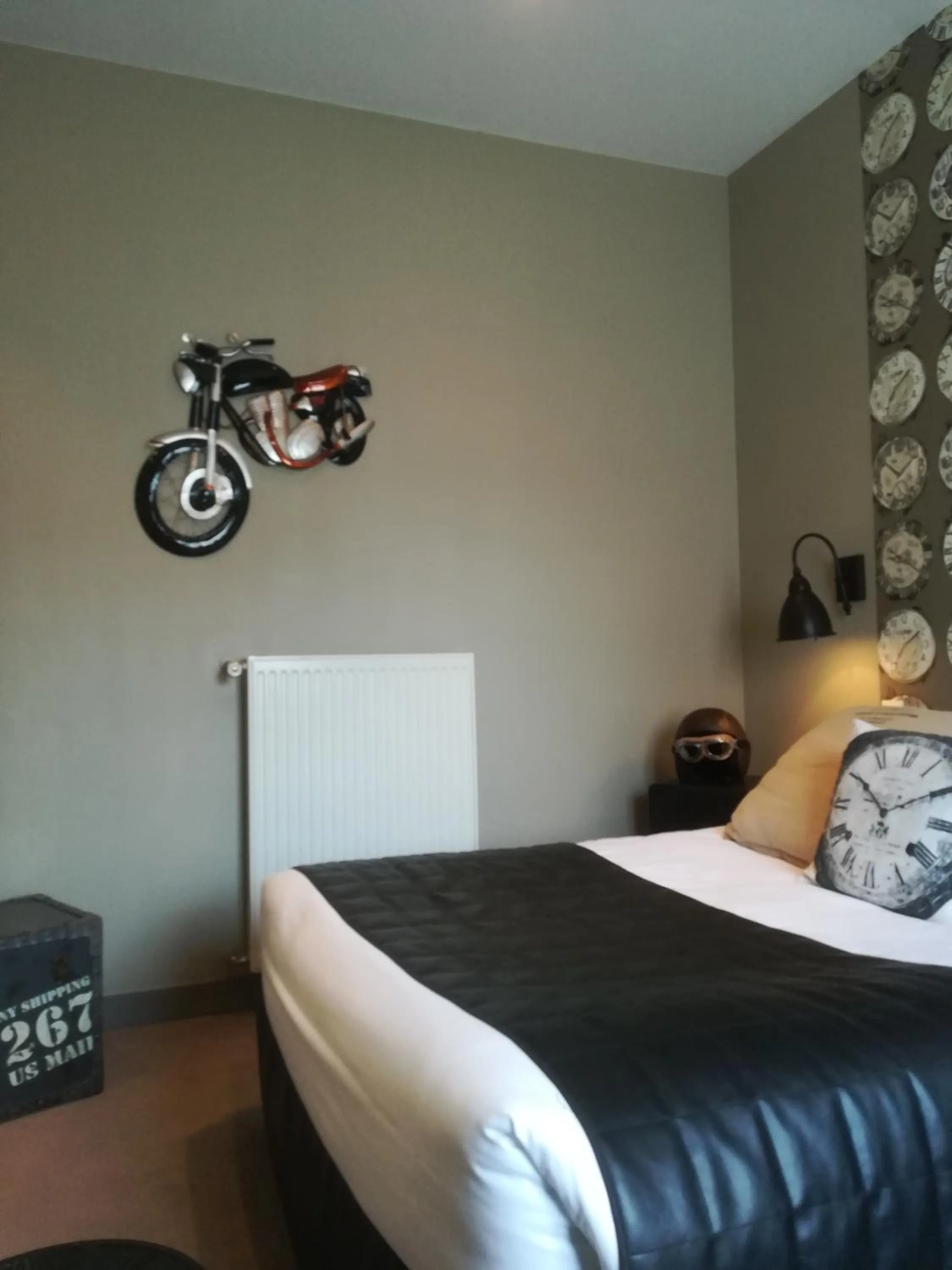 Bedroom, Bed in France Hôtel