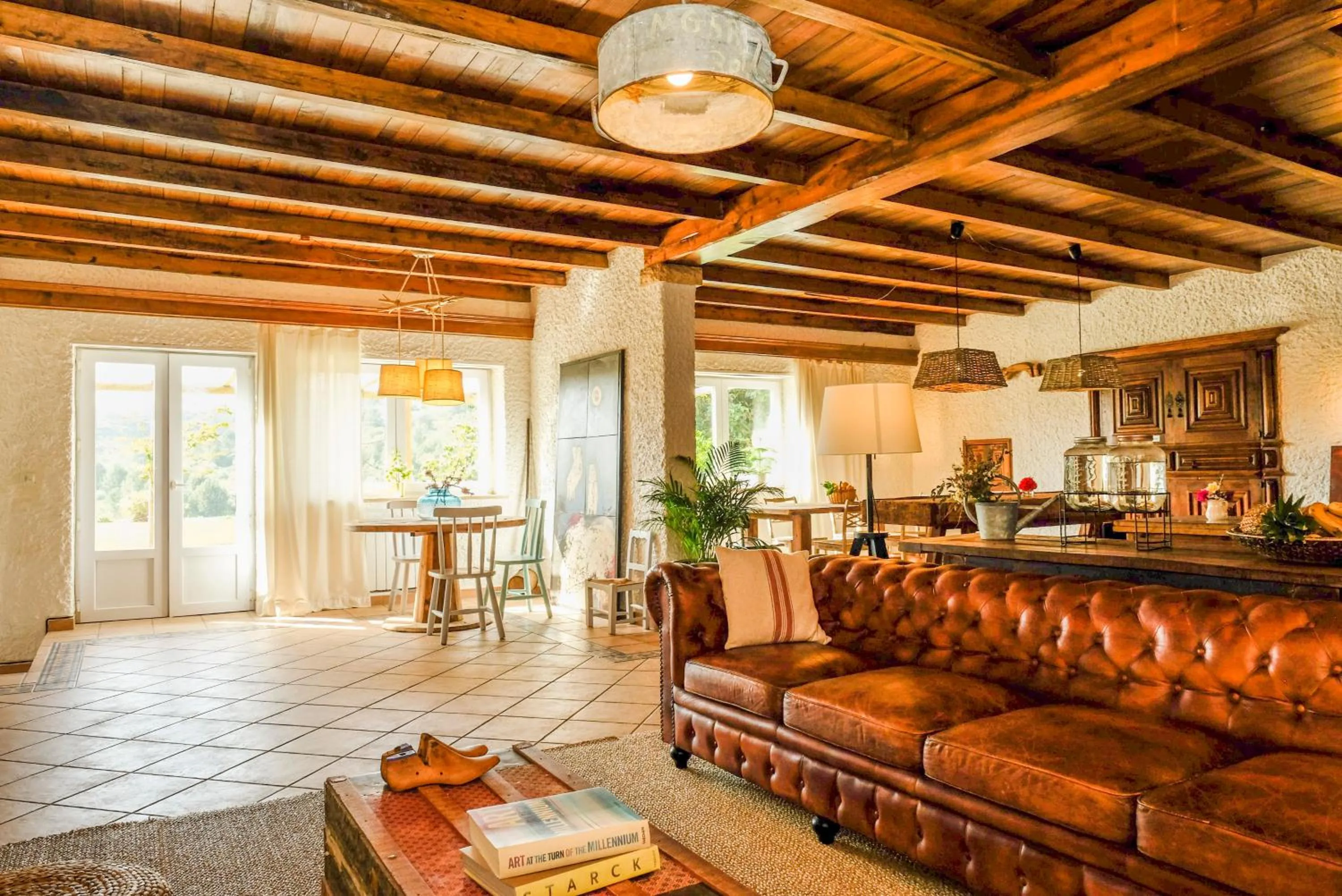 Communal lounge/ TV room in Lisbon Country Villa