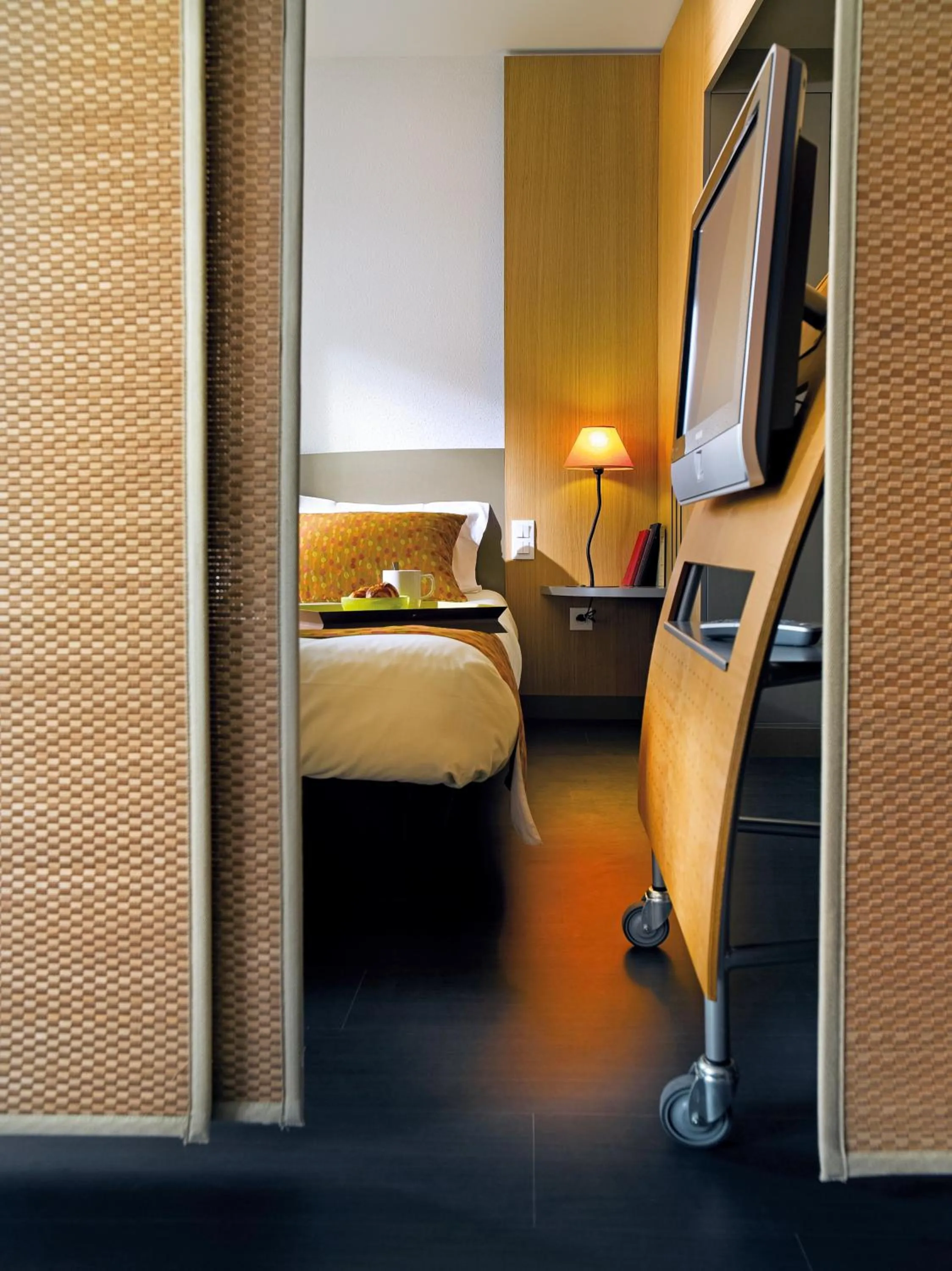 Bed in Aparthotel Adagio Nantes Centre