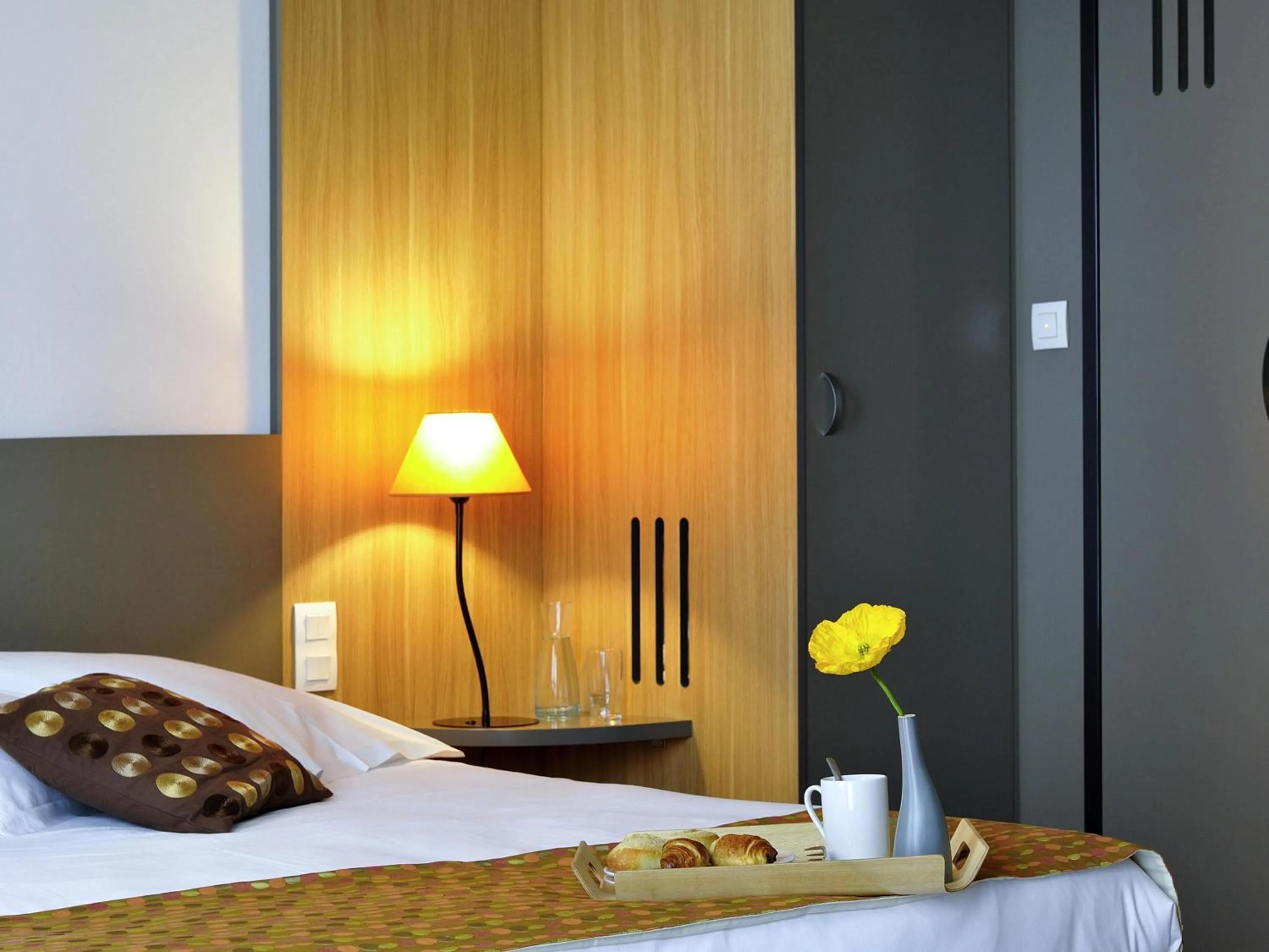 Bedroom, Bed in Aparthotel Adagio Nantes Centre