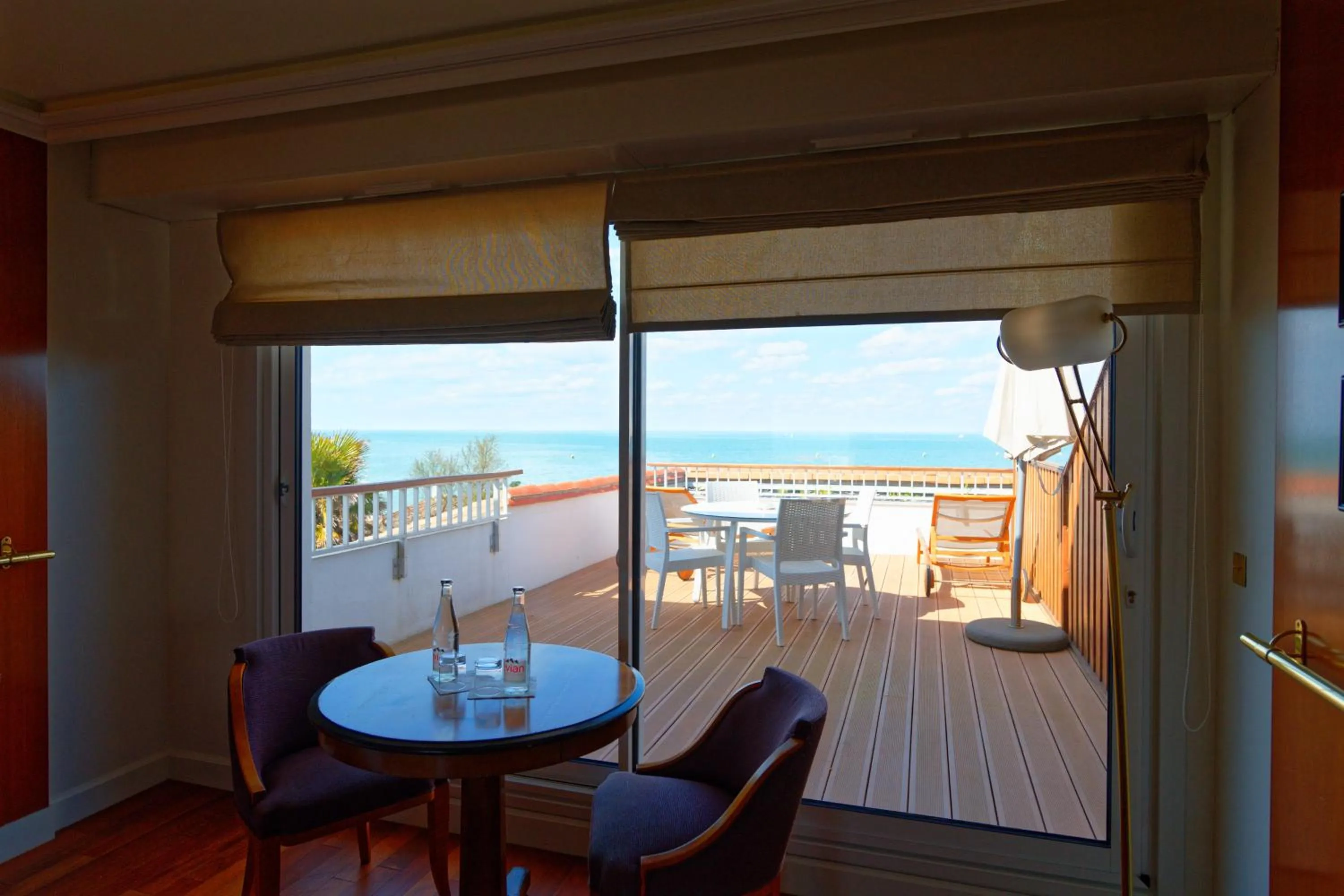 Patio in HR Hôtel-Restaurant & Spa Marin