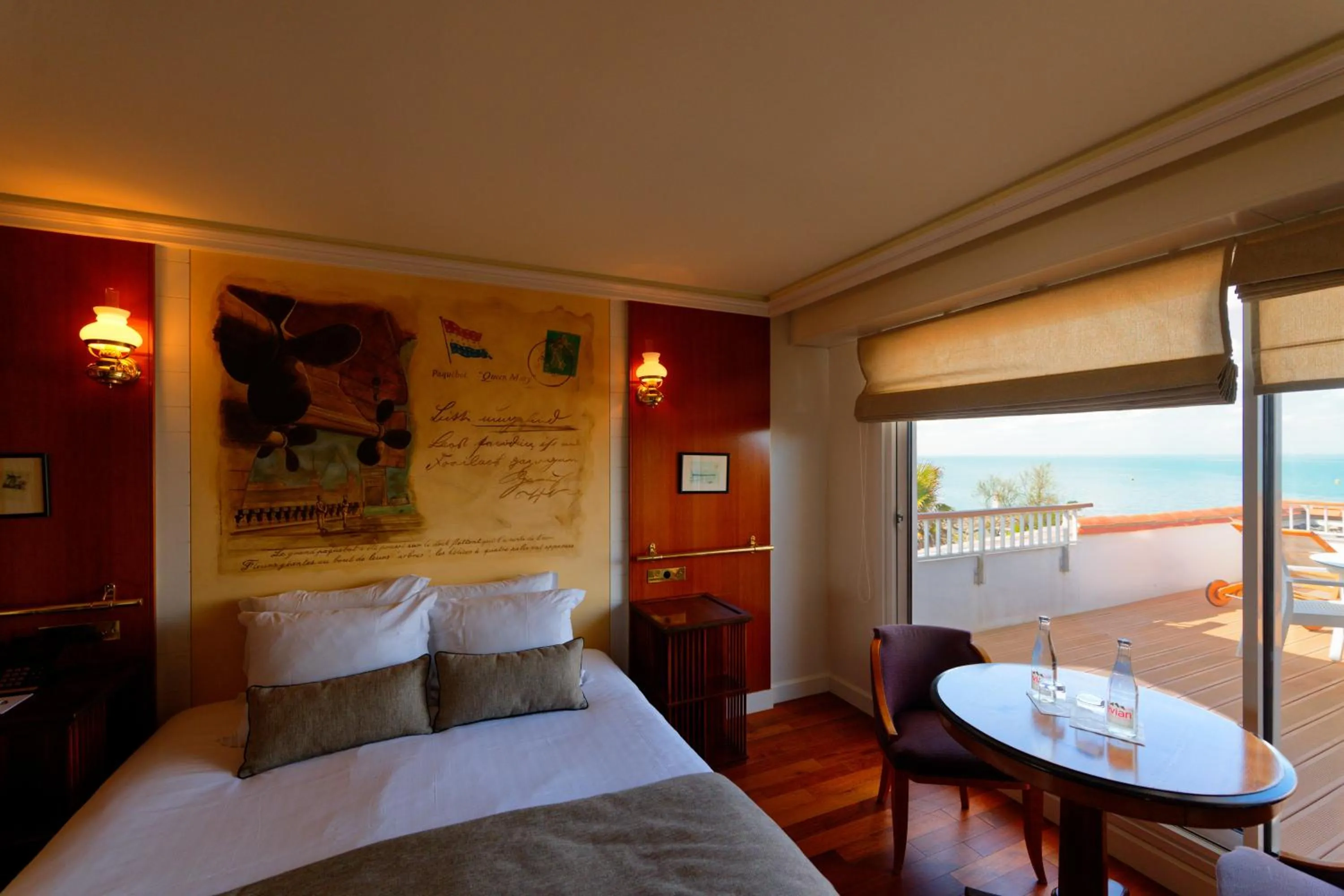 Bedroom, Bed in HR Hôtel-Restaurant & Spa Marin