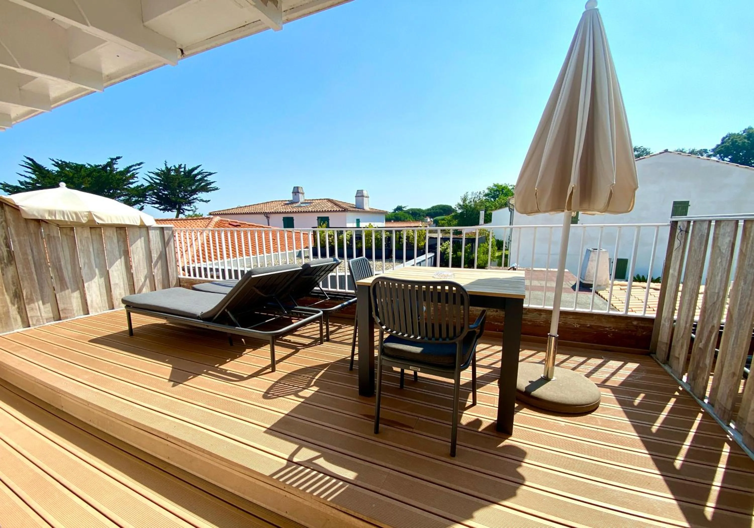 Patio in HR Hôtel-Restaurant & Spa Marin