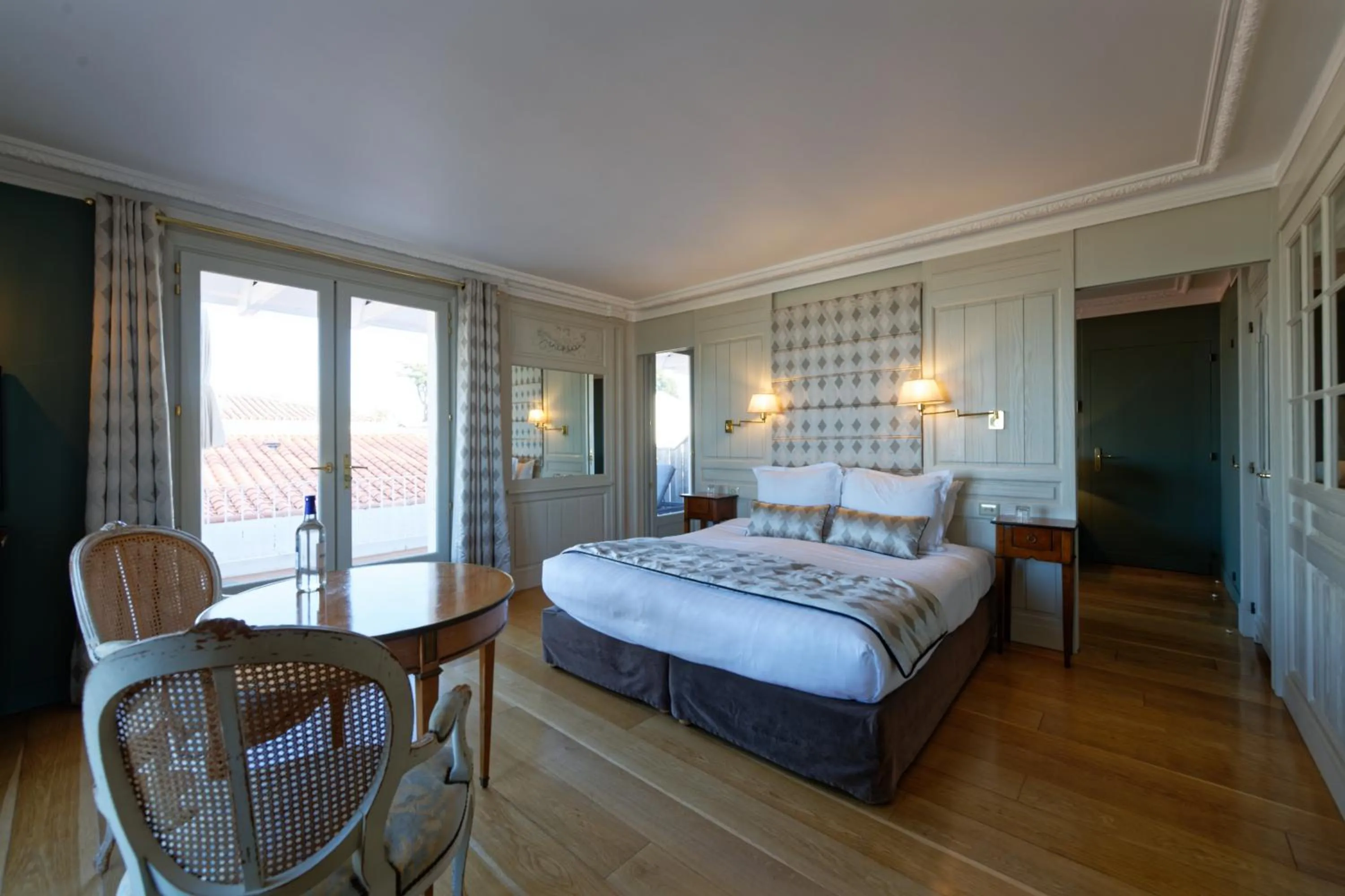 Bedroom, Bed in HR Hôtel-Restaurant & Spa Marin