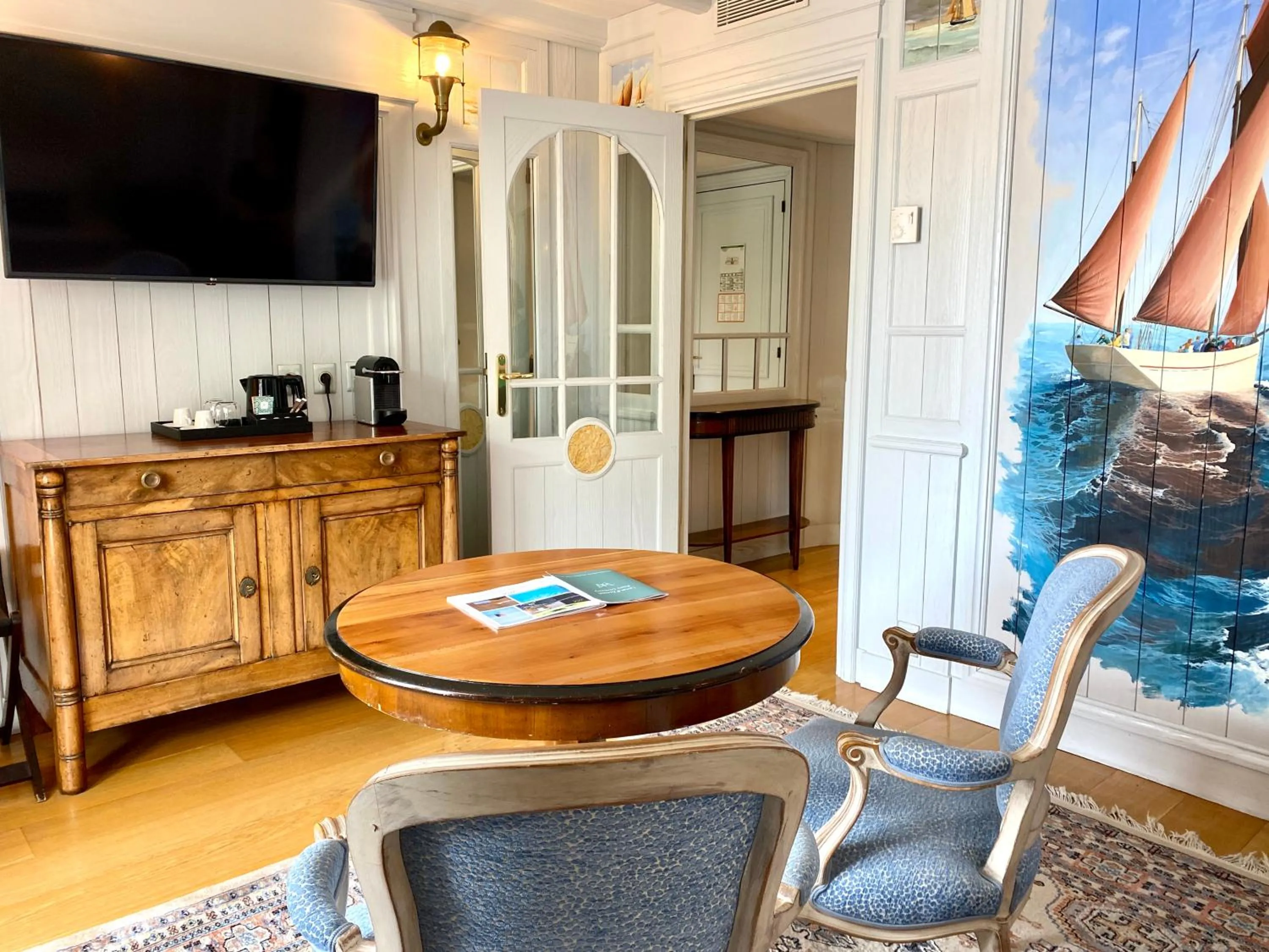 Photo of the whole room in HR Hôtel-Restaurant & Spa Marin