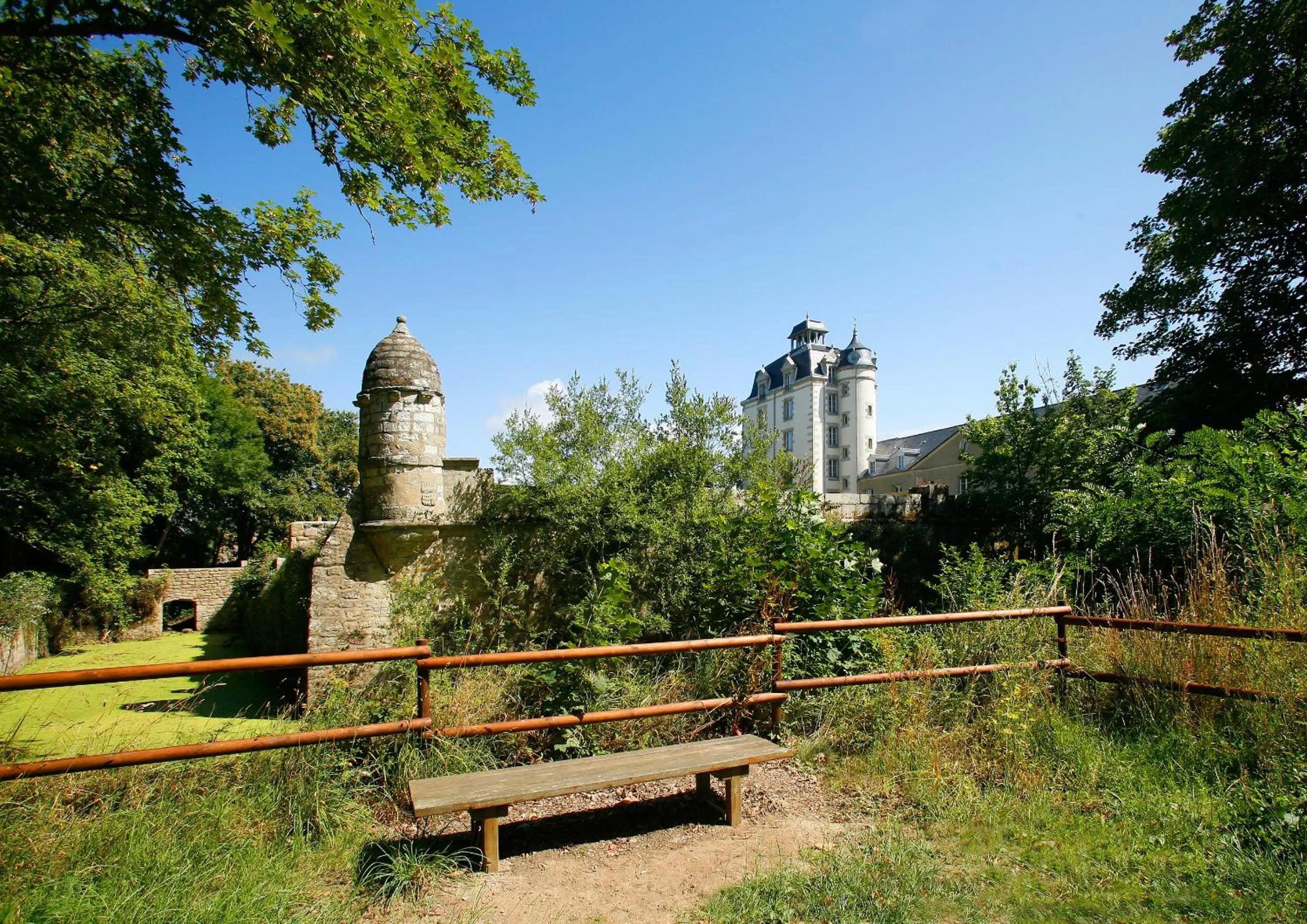 Garden view in Résidence Odalys Le Château de Kéravéon