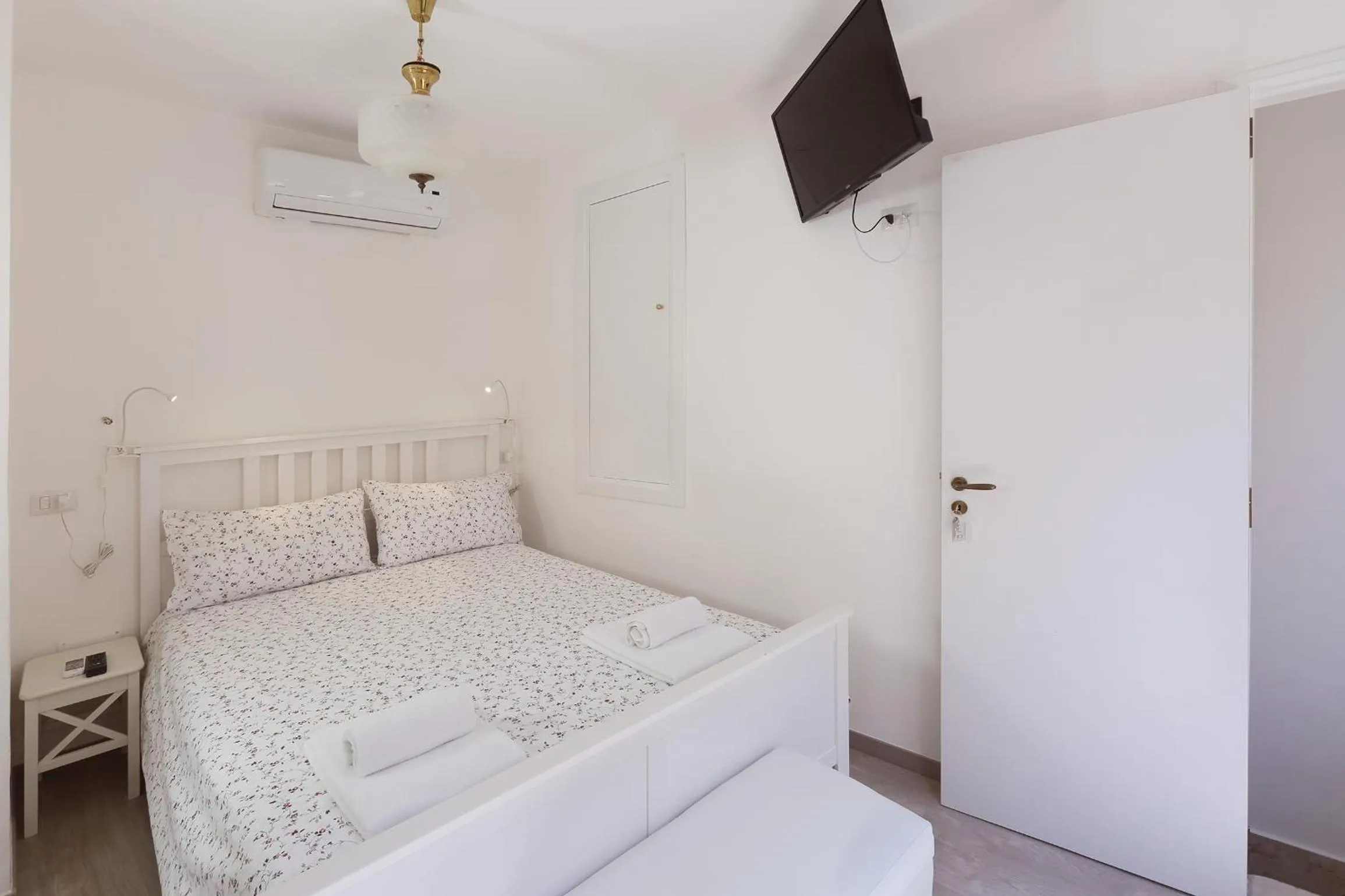 Shower, Bed in Casa Fresta