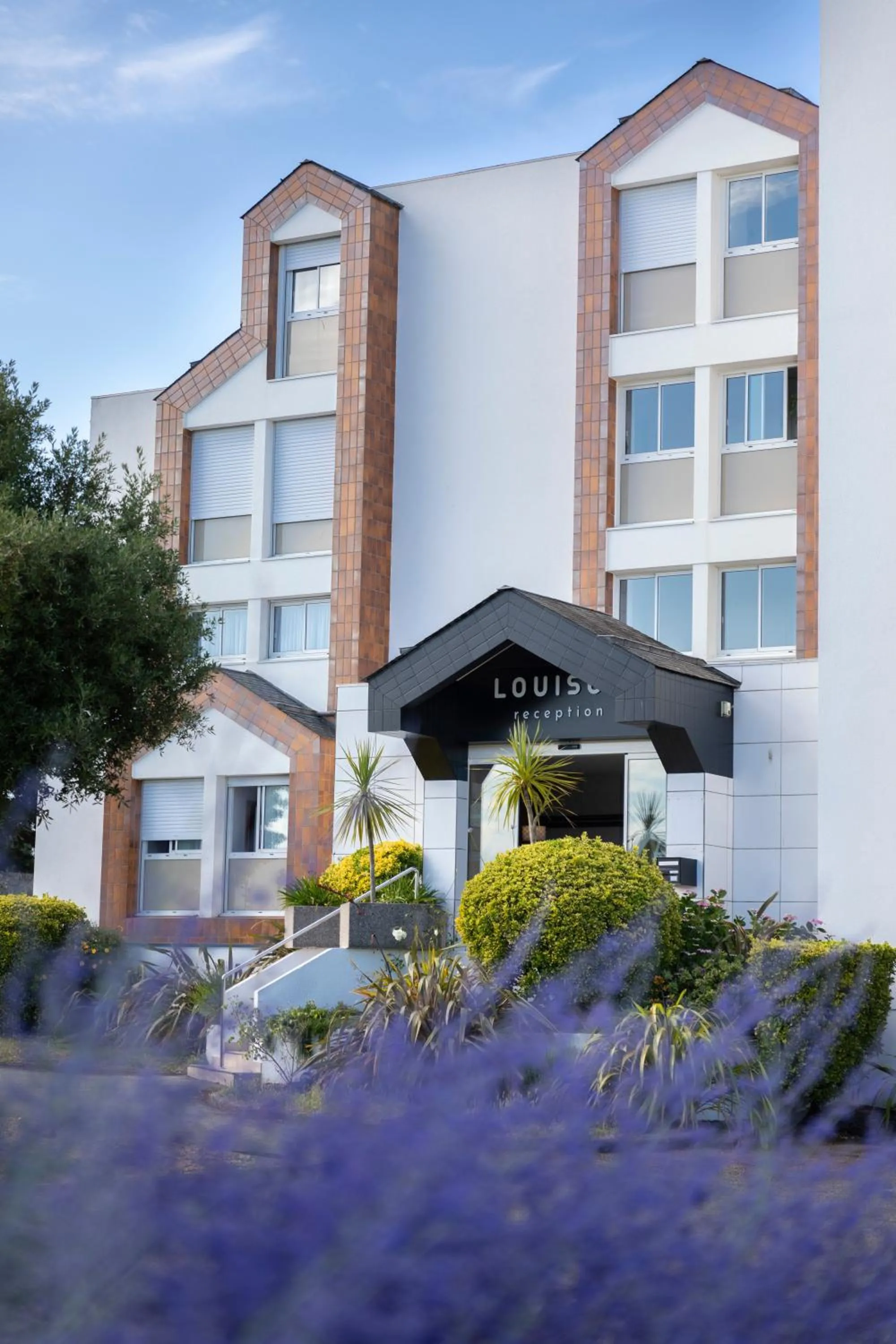 Property building in Louison Appart & Suite