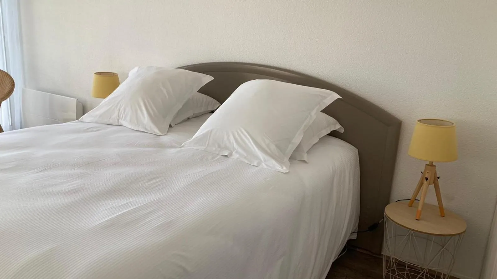 Bed in Louison Appart & Suite