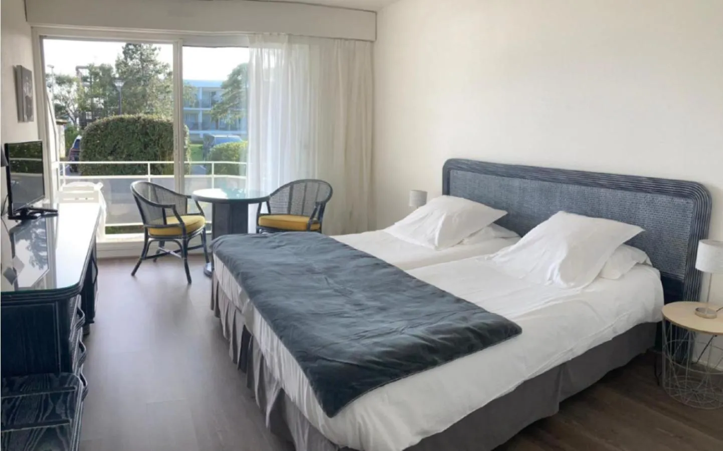 Bed in Louison Appart & Suite