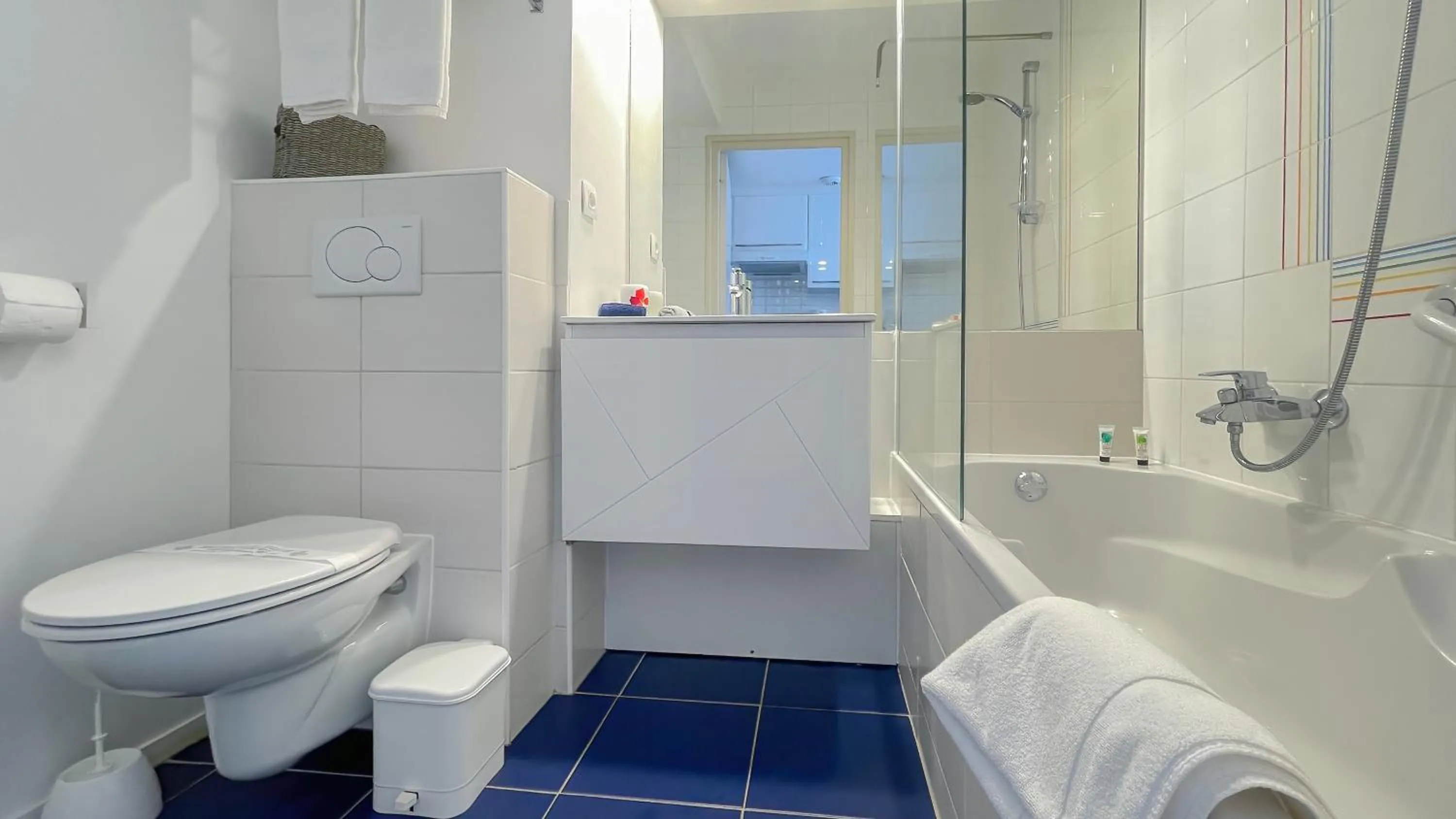 Bathroom in Louison Appart & Suite