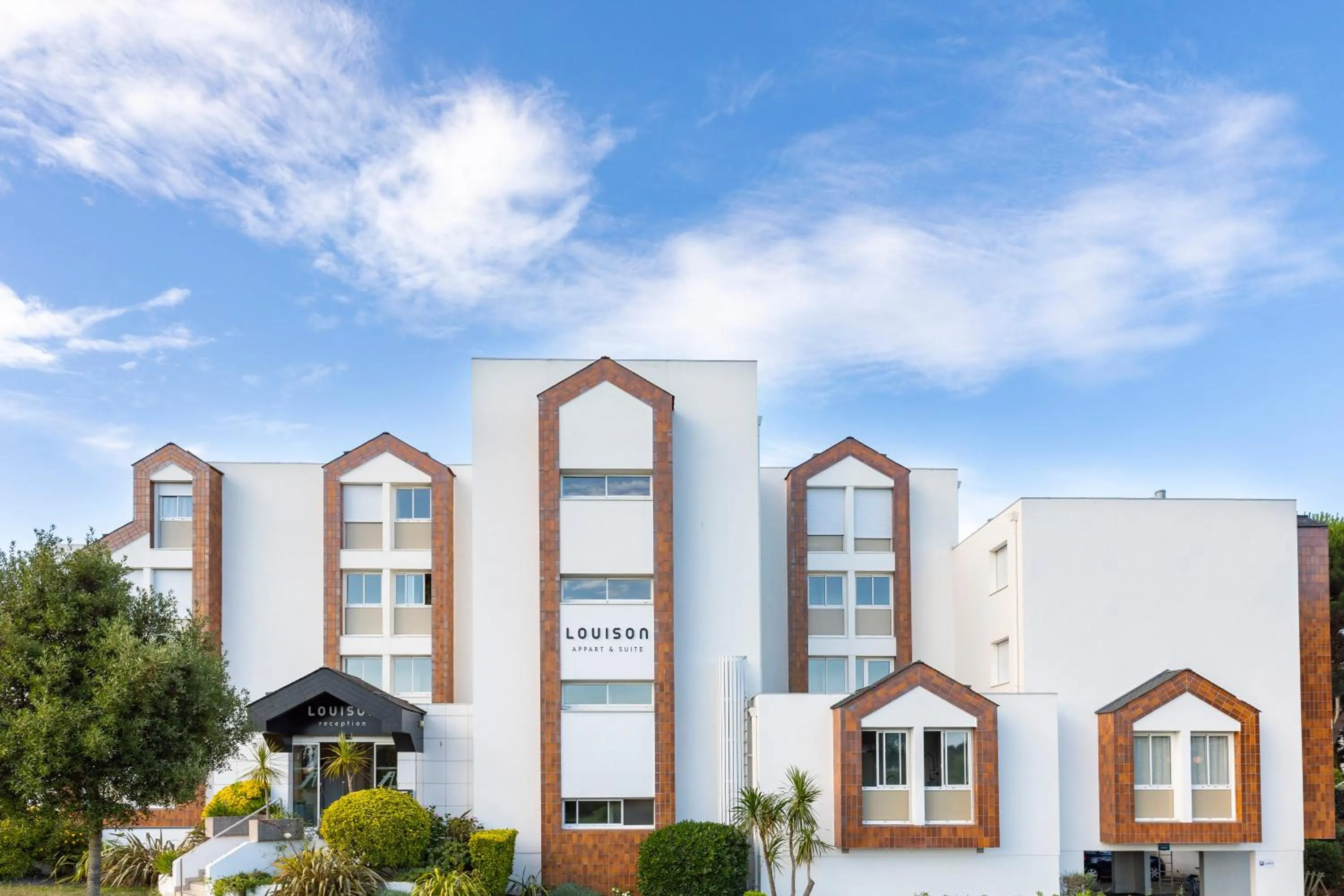 Property building in Louison Appart & Suite