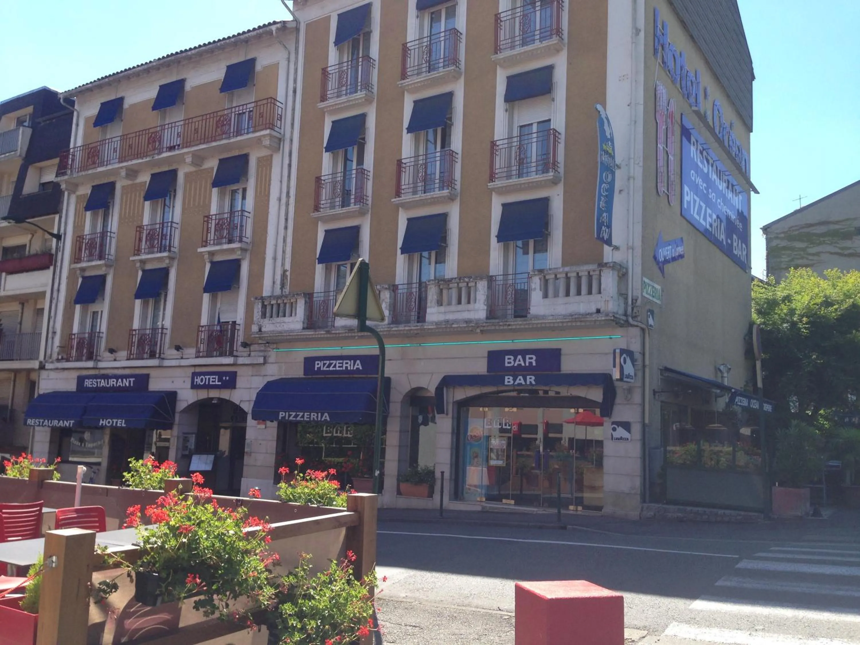 Facade/entrance in Hôtel Océan