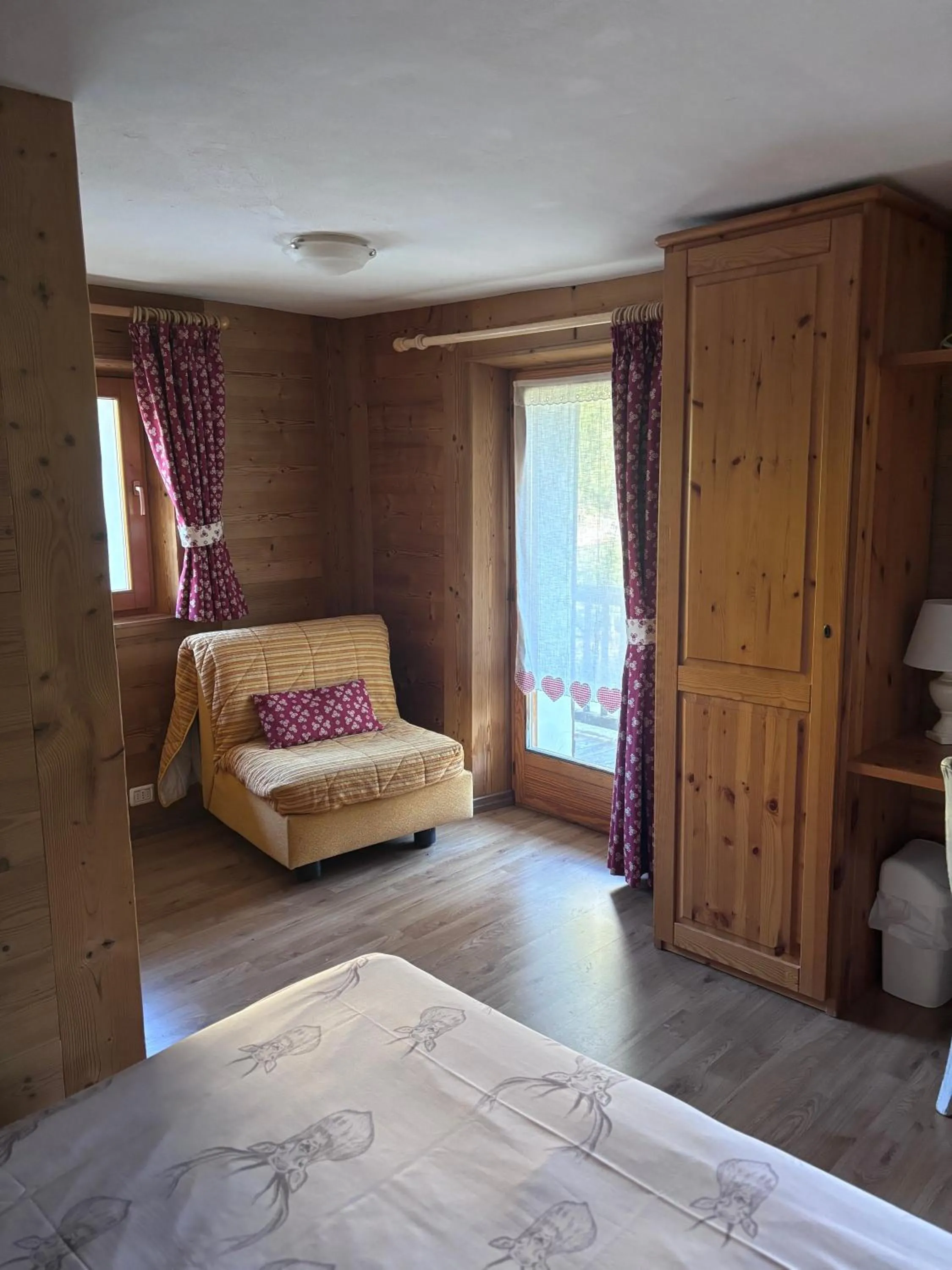 Bed in Hotel Paradisia