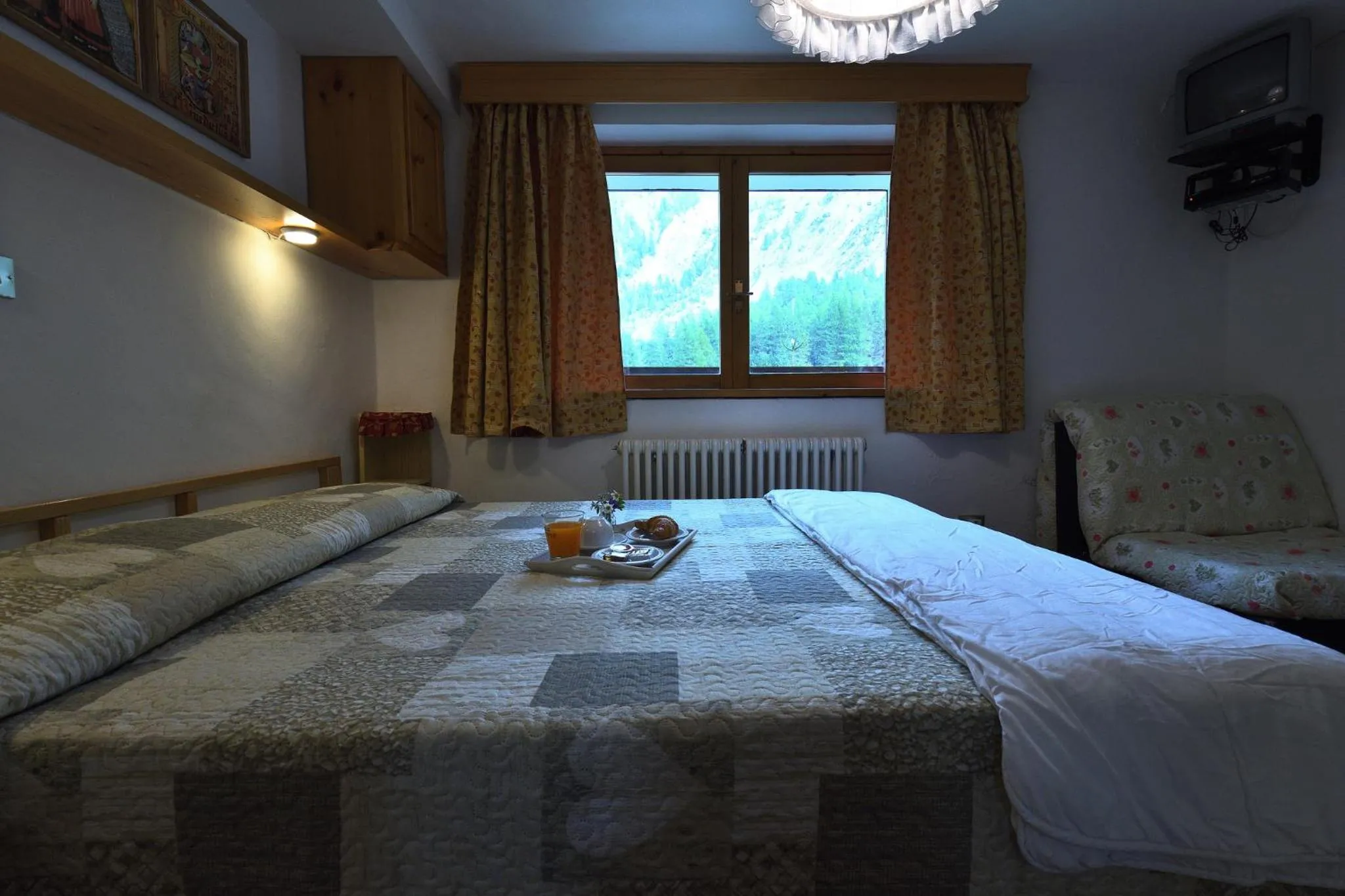 Bed in Hotel Paradisia