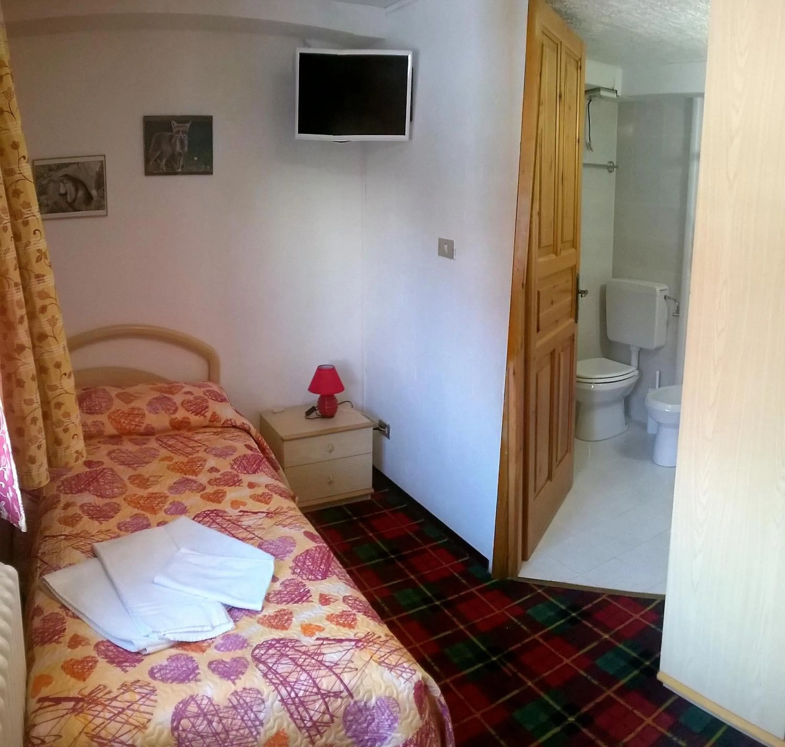 Bed in Hotel Paradisia