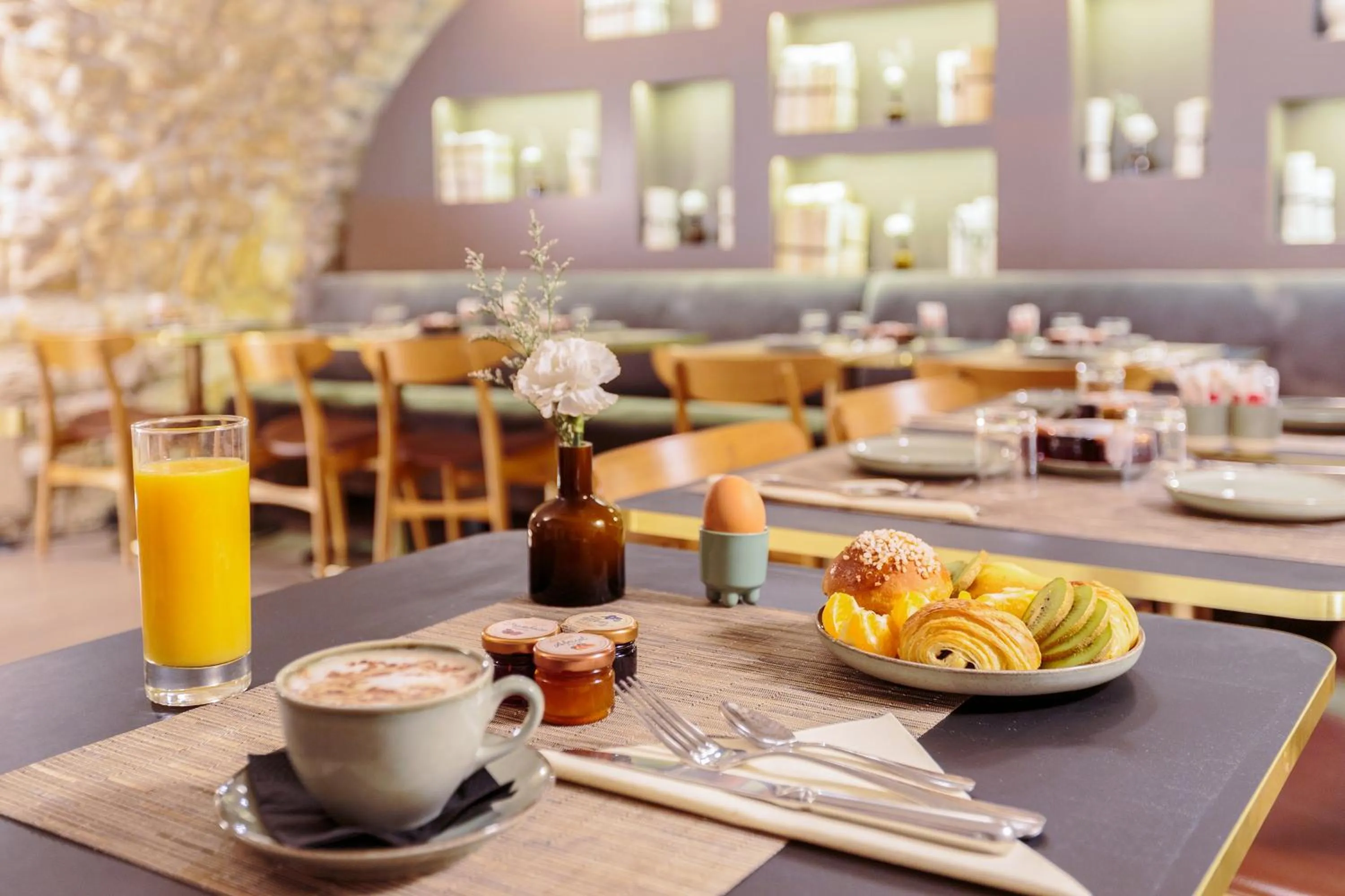 Breakfast in Hotel Verneuil Saint Germain