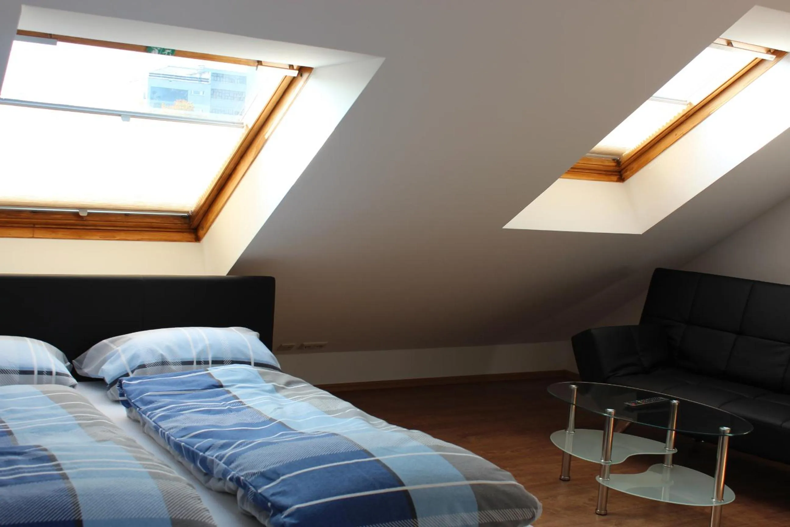 Property building, Bed in Ferienwohnung