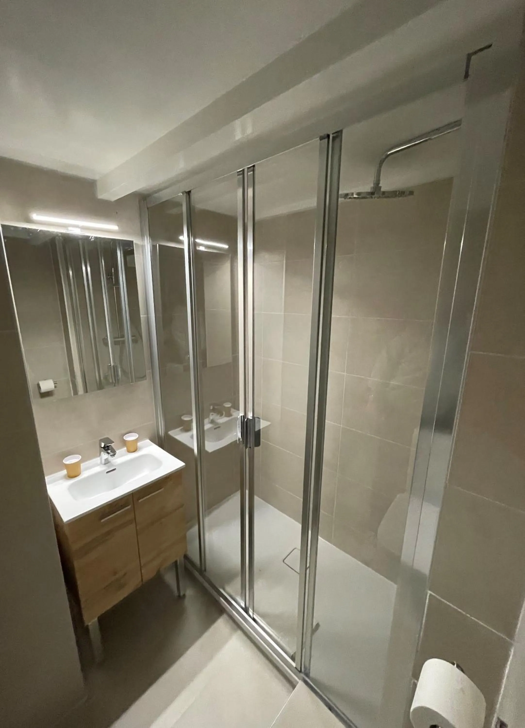 Shower in Hotel Cristol