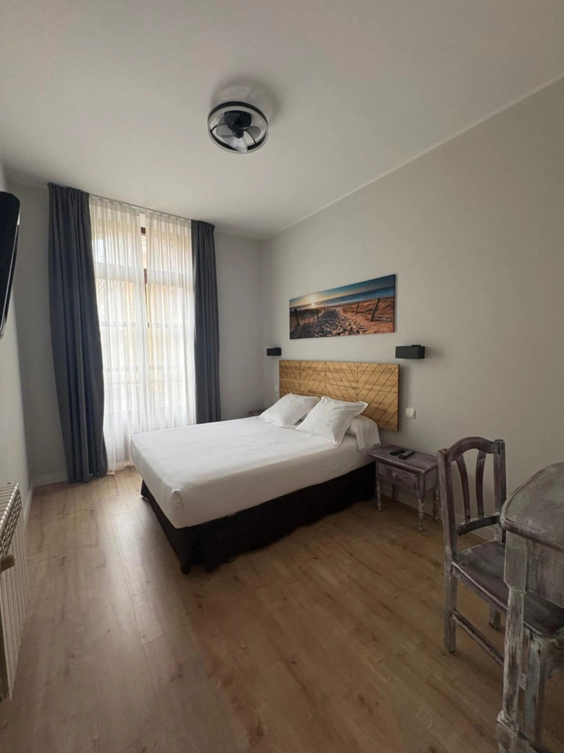 Photo of the whole room in Hotel Puerto de Llanes