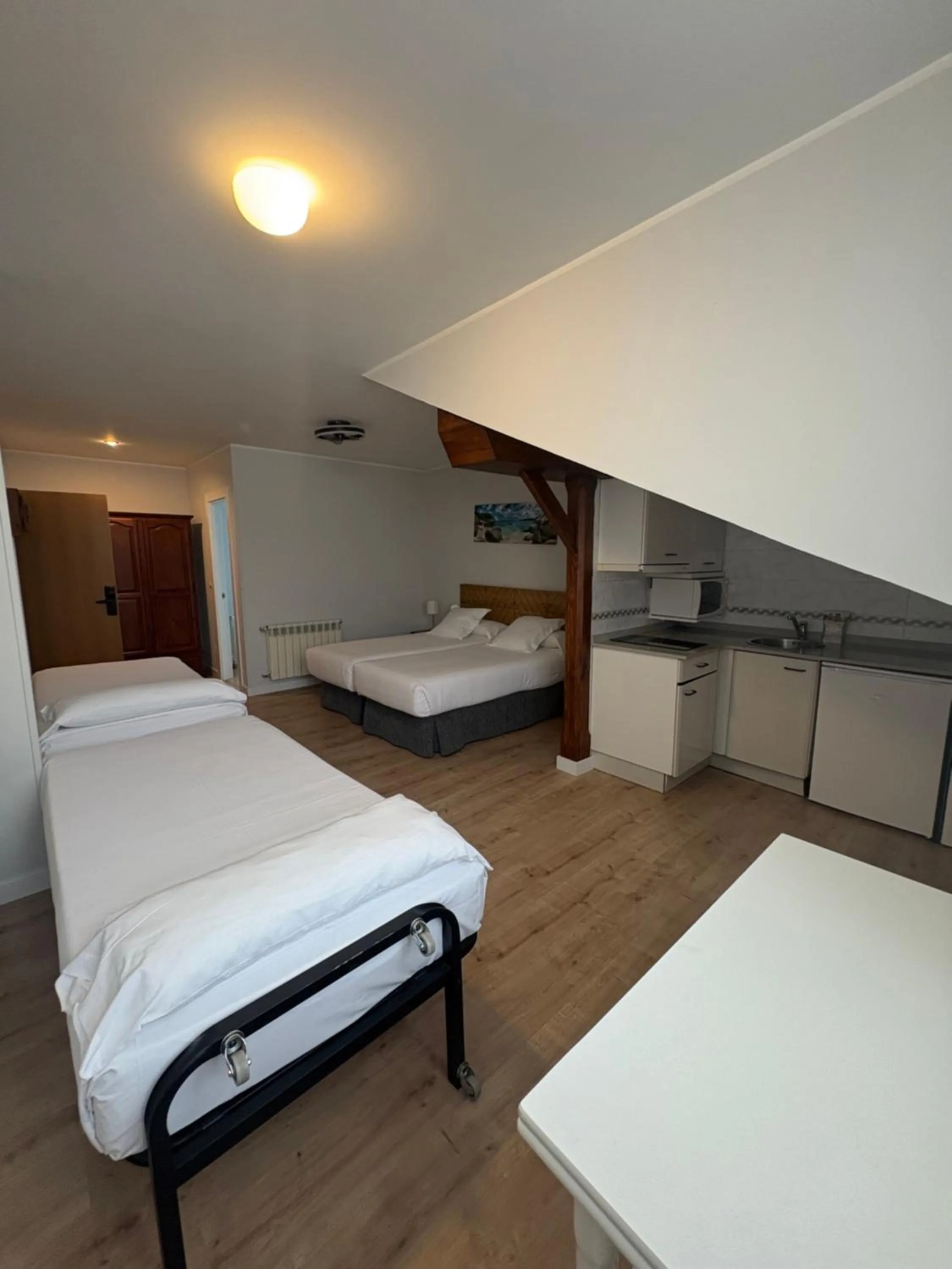 Photo of the whole room in Hotel Puerto de Llanes