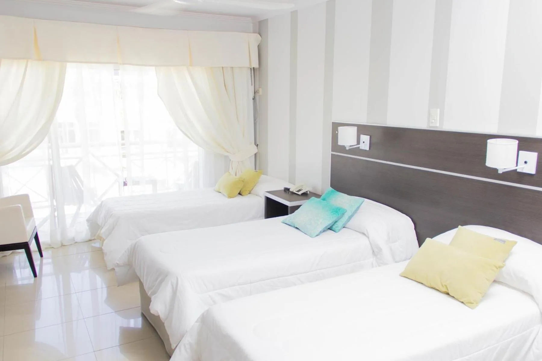 Photo of the whole room, Bed in Costa Del Sol