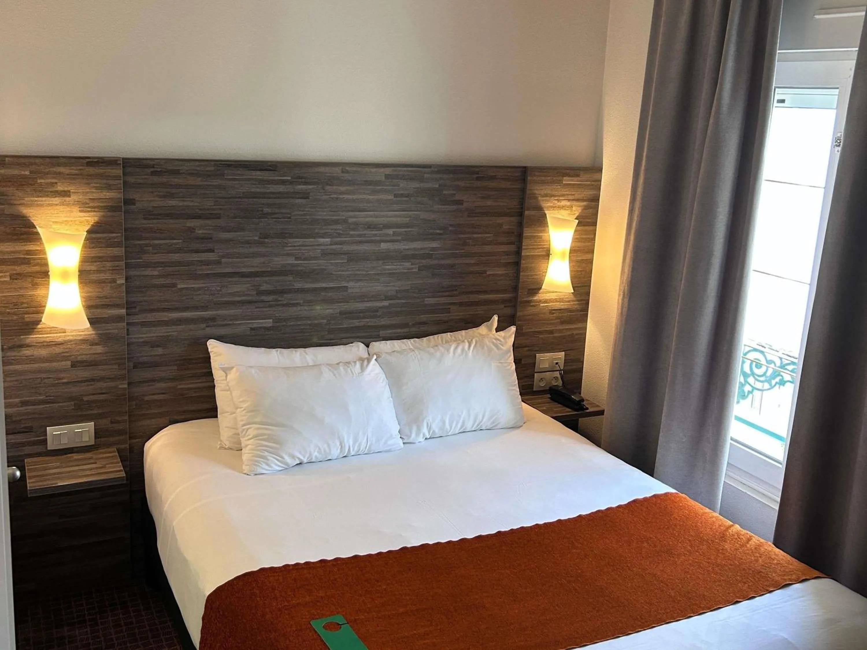 Bedroom, Bed in ibis Styles Rennes Centre Gare Nord