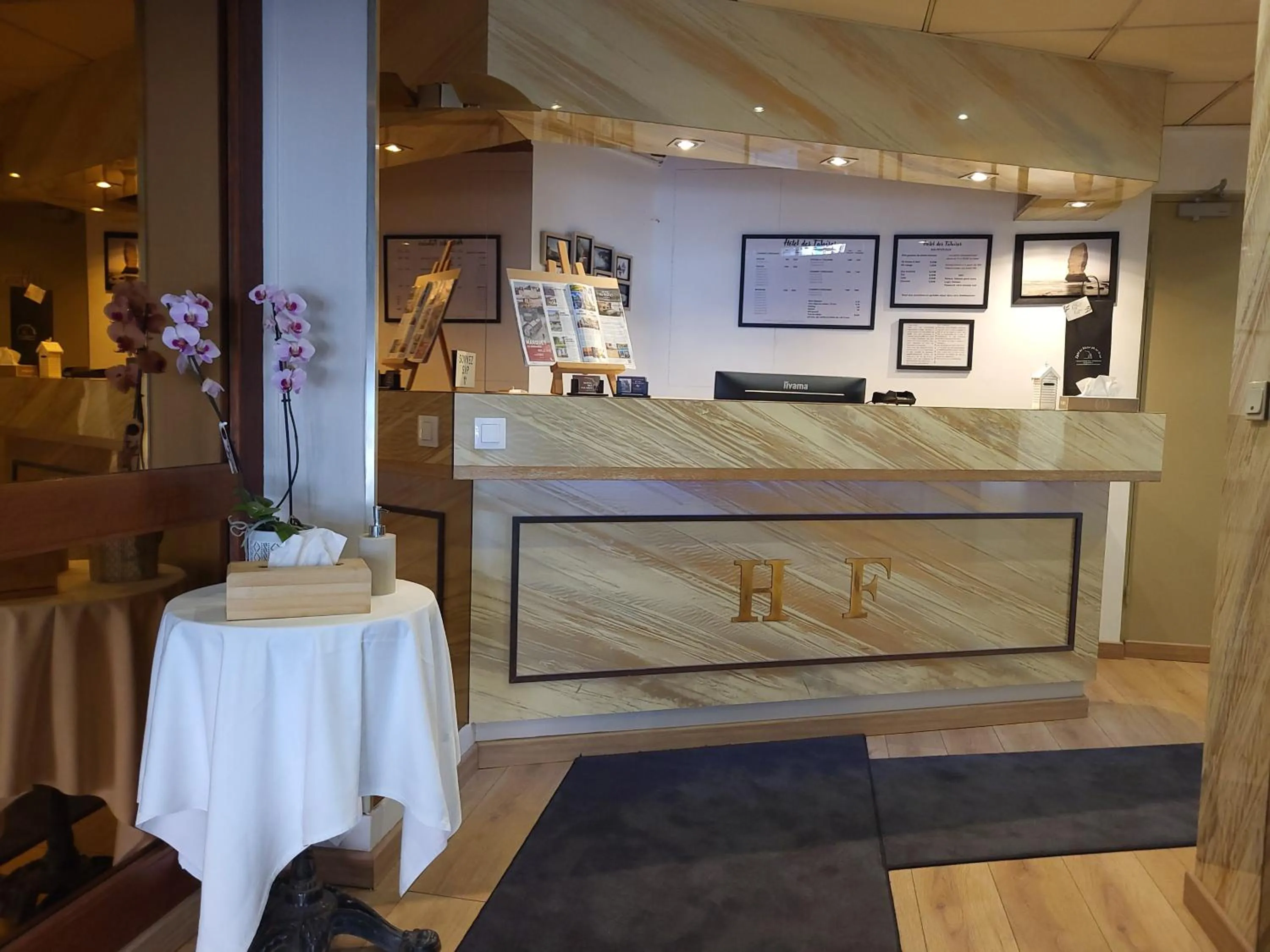 Lobby or reception in Hotel Des Falaises