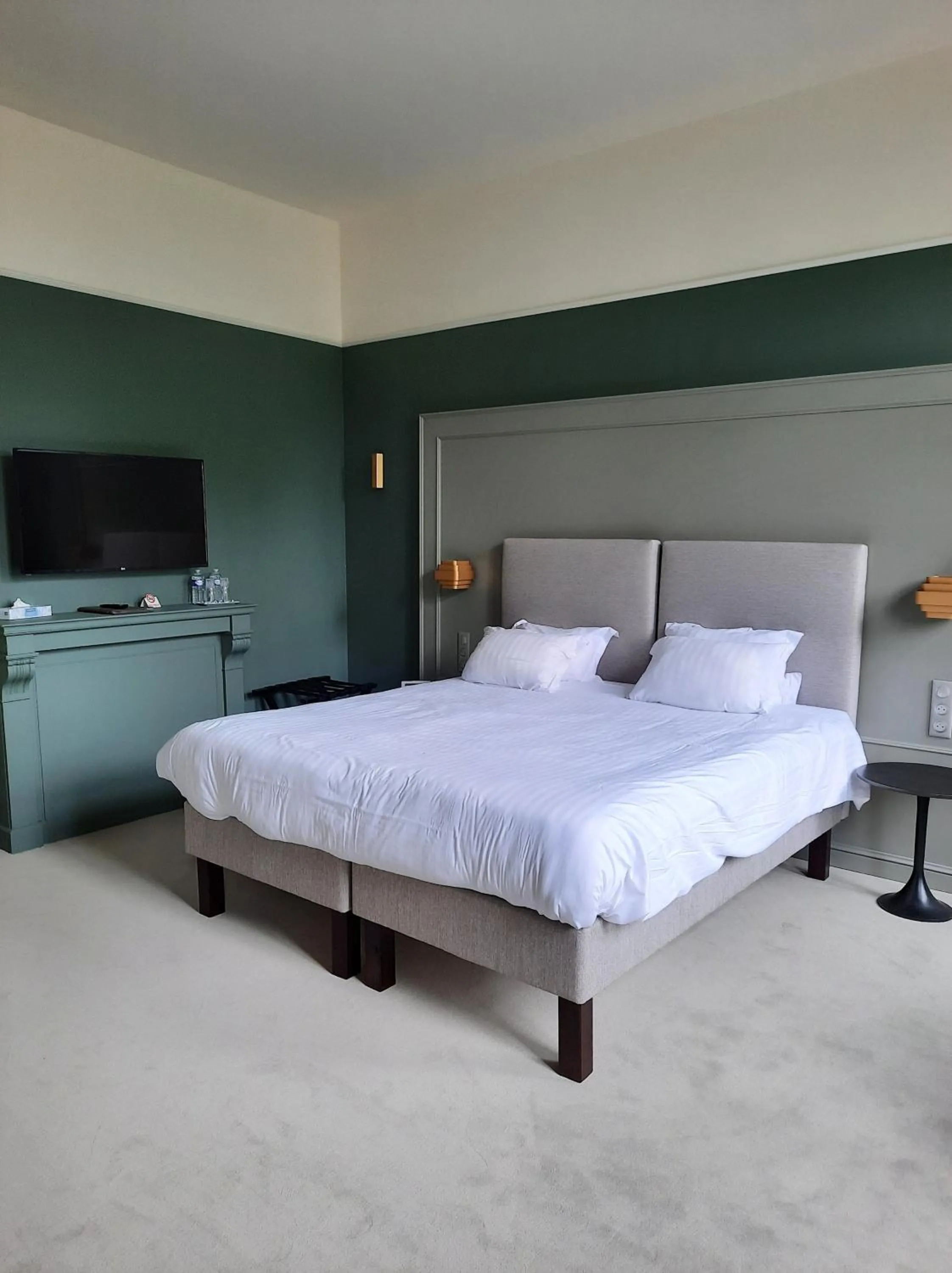 Bed in Chateau D'aubry