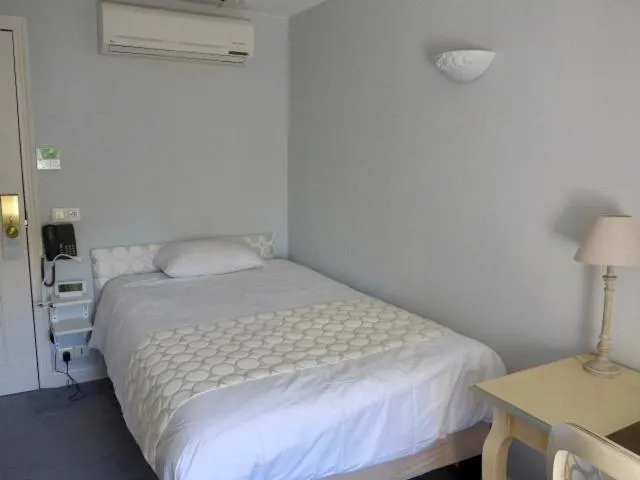 Bed in Chateau D'aubry