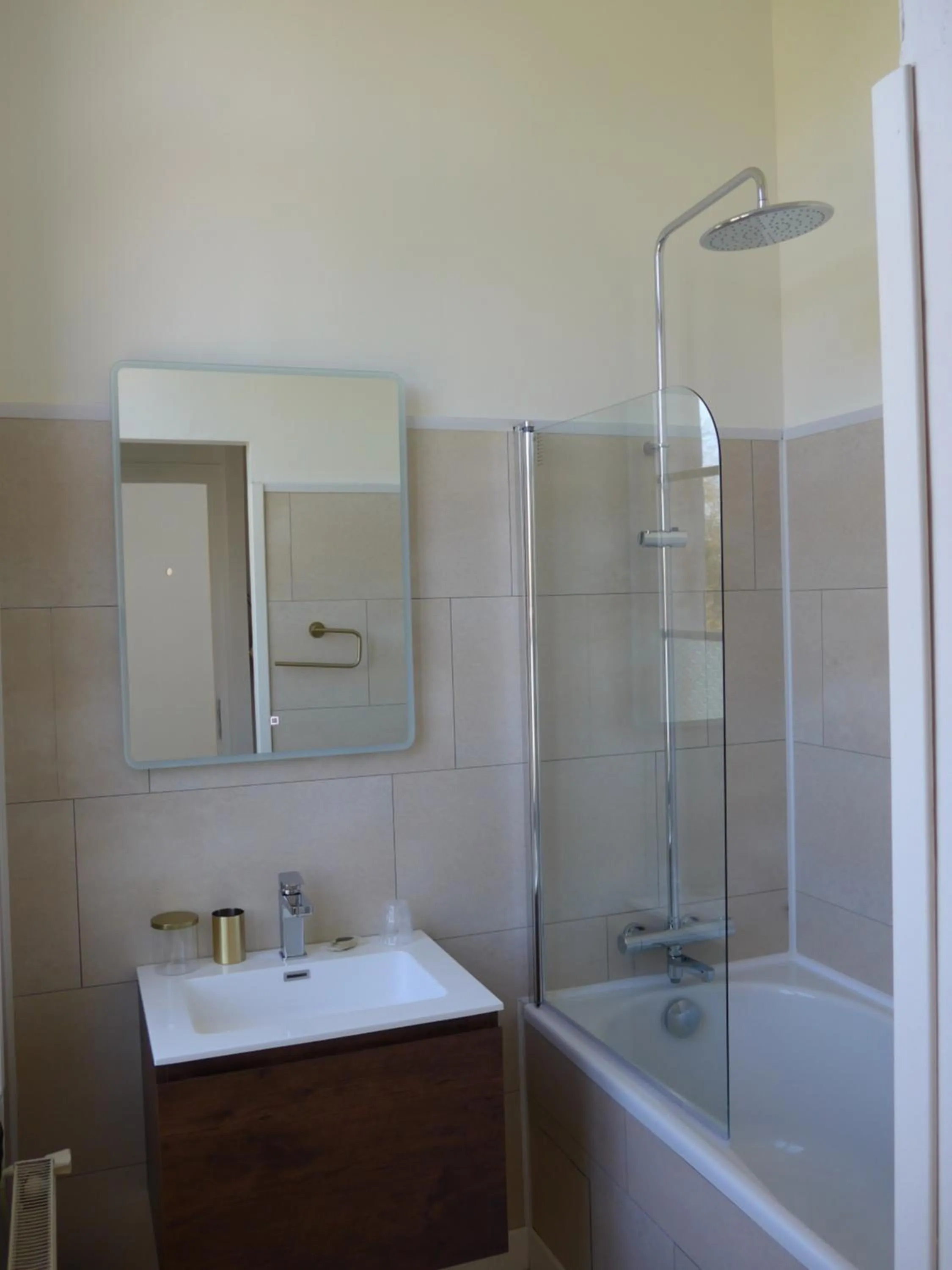 Shower in Chateau D'aubry