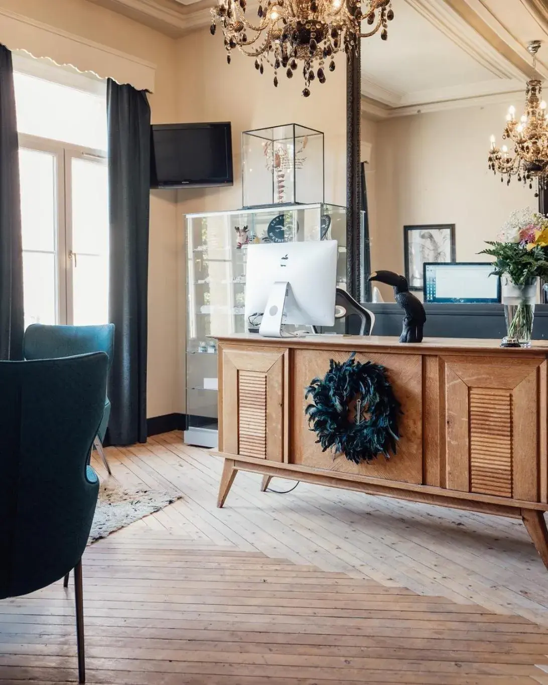 Lobby or reception in La villa 10 HÔTEL SPA Lobby or reception in La villa 10 HÔTEL SPA