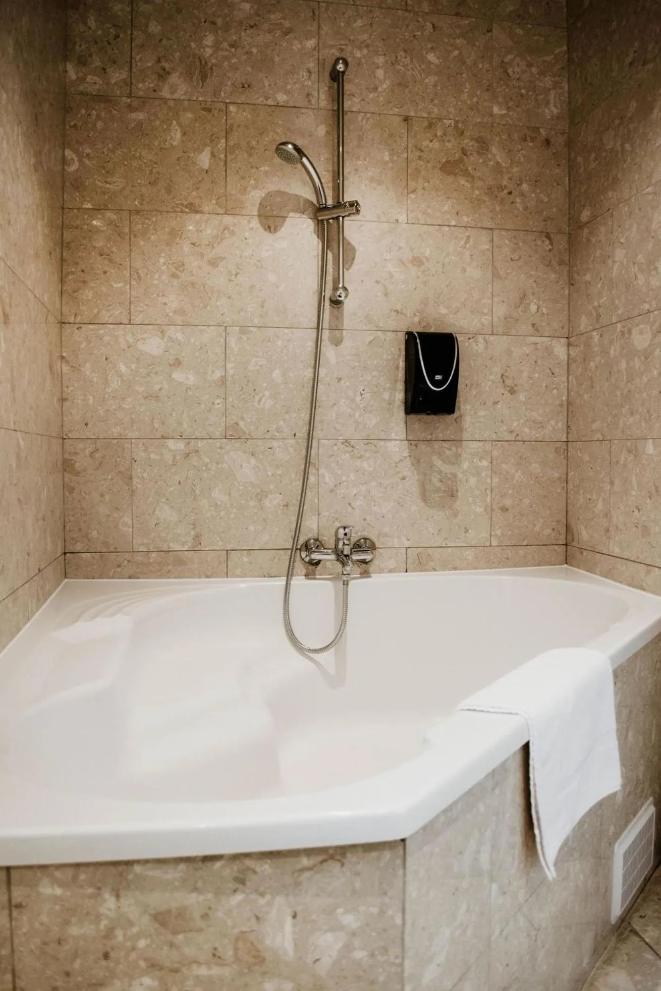 Bathroom in La villa 10 HÔTEL SPA