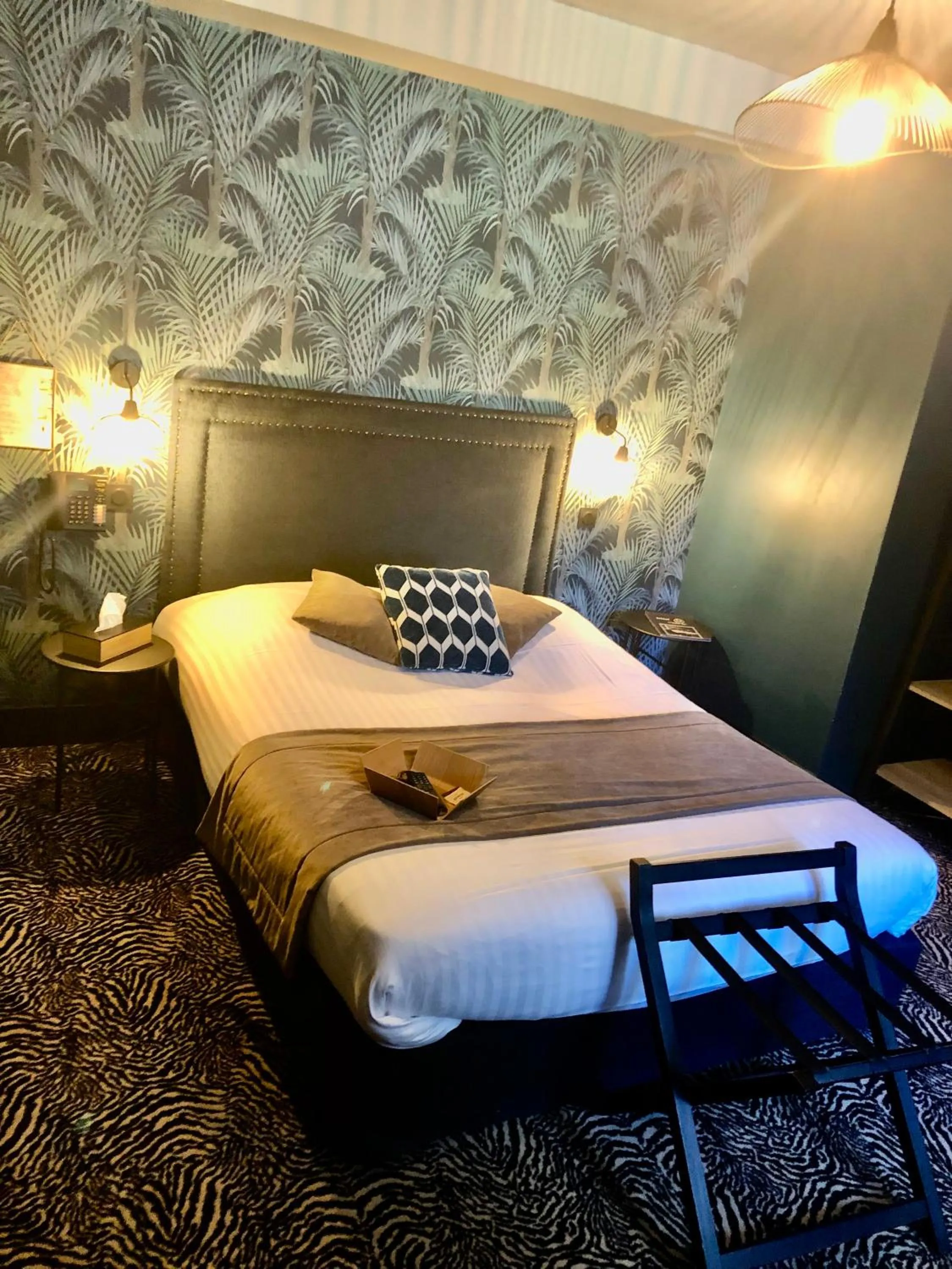 Bed in La villa 10 HÔTEL SPA