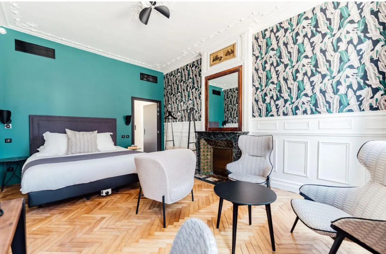 Photo of the whole room, Bed in La villa 10 HÔTEL SPA