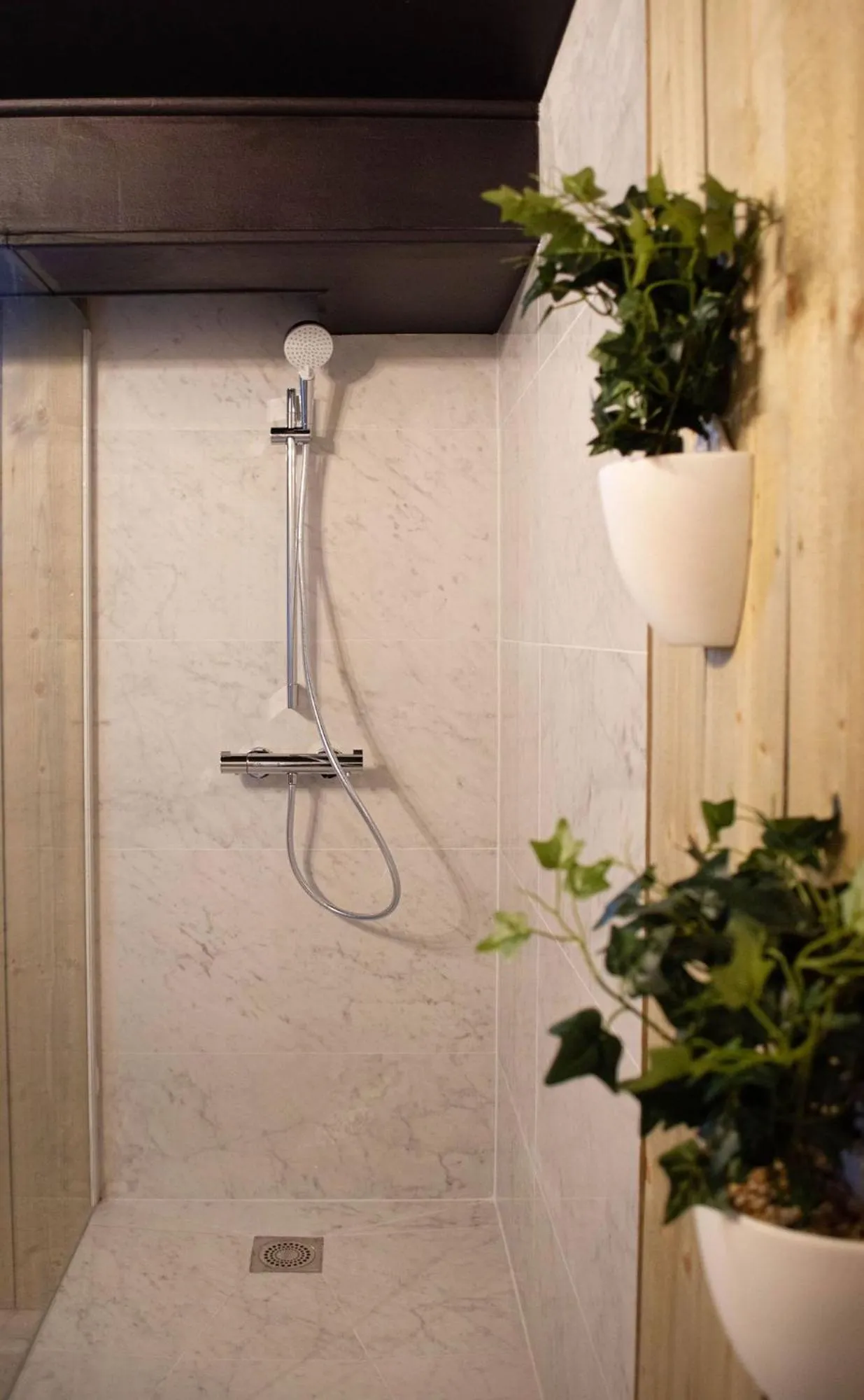 Shower in La villa 10 HÔTEL SPA