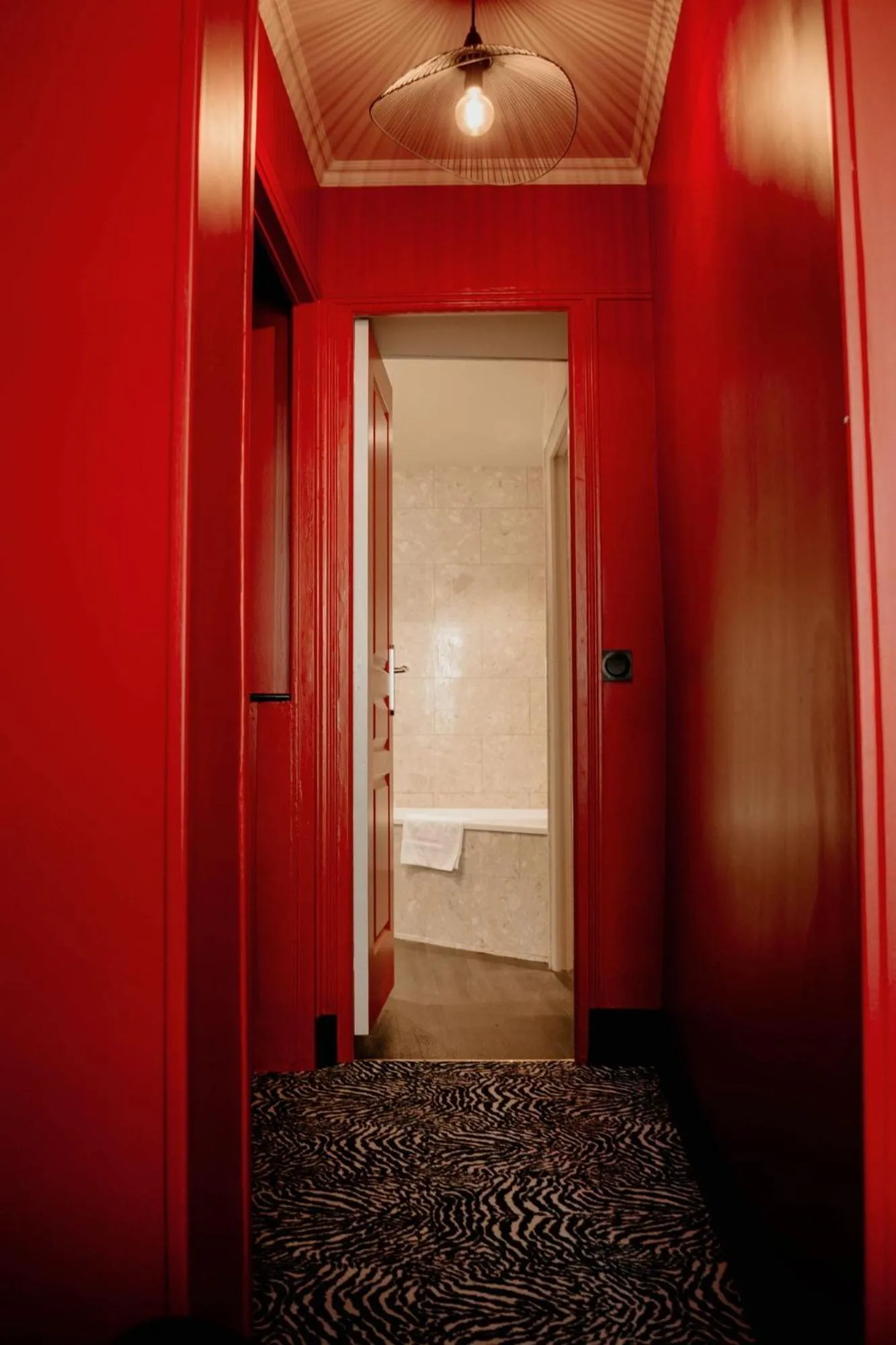 Bathroom in La villa 10 HÔTEL SPA